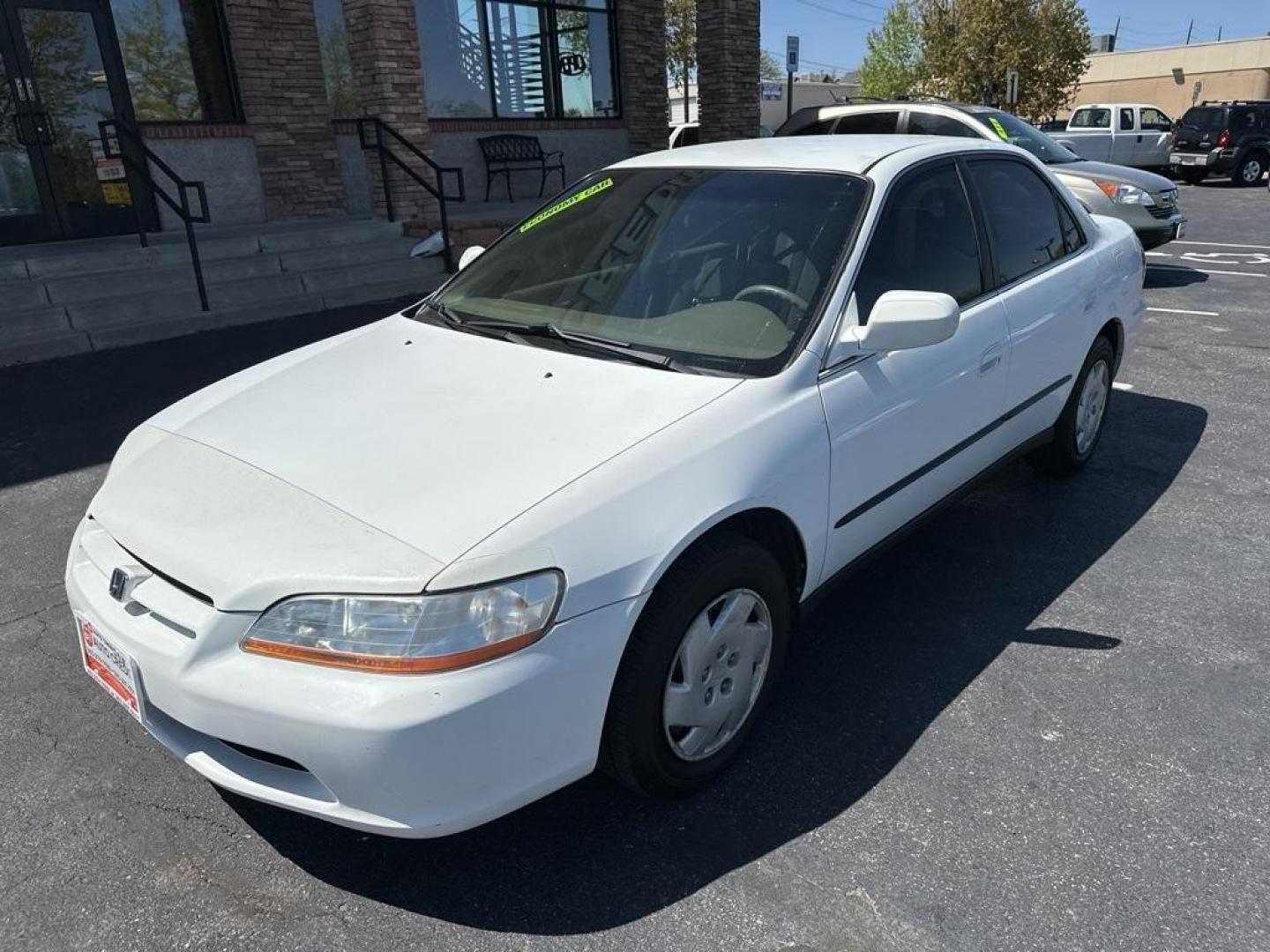 2000 Taffeta White /Lapis Honda Accord LX (1HGCG1643YA) with an 3.0L V6 SMPI engine, Automatic transmission, located at 8595 Washington St., Thornton, CO, 80229, (303) 287-5511, 39.852348, -104.978447 - 2000 Honda Accord<br><br>D1 Auto NEVER charges dealer fees! All cars have clean titles and have been inspected for mechanical issues. We have financing for everyone. Good credit, bad credit, first time buyers.<br><br>Please call Lakewood Location 303-274-7692 or Thornton 303-287-5511 to schedule a t - Photo#1