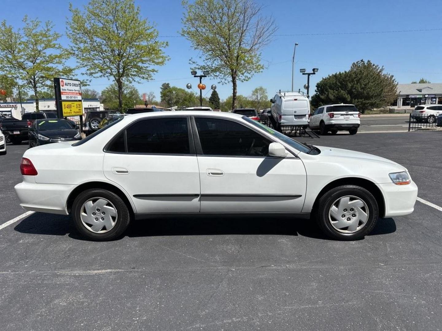 2000 Taffeta White /Lapis Honda Accord LX (1HGCG1643YA) with an 3.0L V6 SMPI engine, Automatic transmission, located at 8595 Washington St., Thornton, CO, 80229, (303) 287-5511, 39.852348, -104.978447 - 2000 Honda Accord<br><br>D1 Auto NEVER charges dealer fees! All cars have clean titles and have been inspected for mechanical issues. We have financing for everyone. Good credit, bad credit, first time buyers.<br><br>Please call Lakewood Location 303-274-7692 or Thornton 303-287-5511 to schedule a t - Photo#4