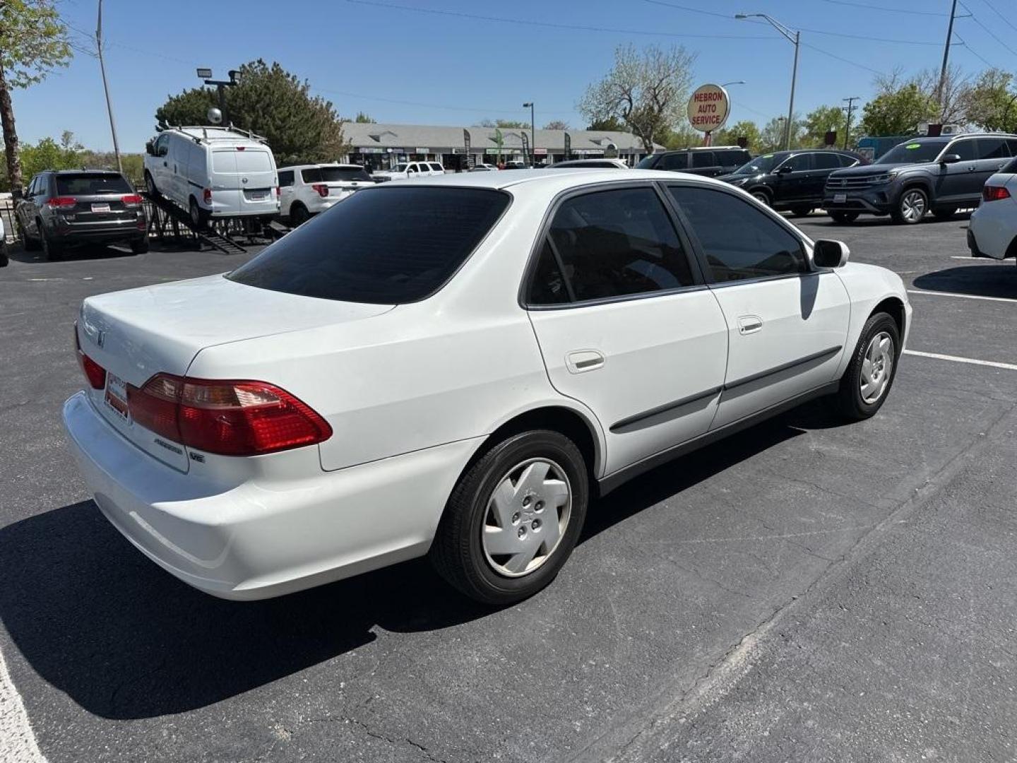 2000 Taffeta White /Lapis Honda Accord LX (1HGCG1643YA) with an 3.0L V6 SMPI engine, Automatic transmission, located at 8595 Washington St., Thornton, CO, 80229, (303) 287-5511, 39.852348, -104.978447 - 2000 Honda Accord<br><br>D1 Auto NEVER charges dealer fees! All cars have clean titles and have been inspected for mechanical issues. We have financing for everyone. Good credit, bad credit, first time buyers.<br><br>Please call Lakewood Location 303-274-7692 or Thornton 303-287-5511 to schedule a t - Photo#5