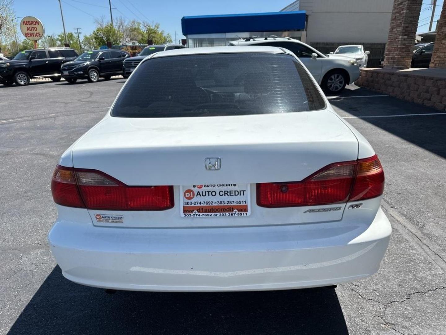 2000 Taffeta White /Lapis Honda Accord LX (1HGCG1643YA) with an 3.0L V6 SMPI engine, Automatic transmission, located at 8595 Washington St., Thornton, CO, 80229, (303) 287-5511, 39.852348, -104.978447 - 2000 Honda Accord<br><br>D1 Auto NEVER charges dealer fees! All cars have clean titles and have been inspected for mechanical issues. We have financing for everyone. Good credit, bad credit, first time buyers.<br><br>Please call Lakewood Location 303-274-7692 or Thornton 303-287-5511 to schedule a t - Photo#6