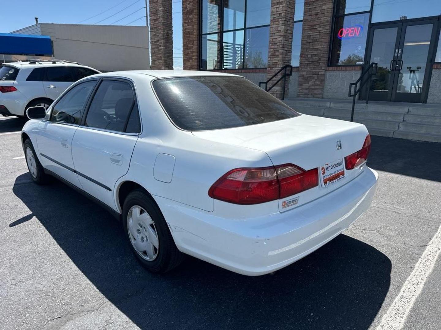 2000 Taffeta White /Lapis Honda Accord LX (1HGCG1643YA) with an 3.0L V6 SMPI engine, Automatic transmission, located at 8595 Washington St., Thornton, CO, 80229, (303) 287-5511, 39.852348, -104.978447 - 2000 Honda Accord<br><br>D1 Auto NEVER charges dealer fees! All cars have clean titles and have been inspected for mechanical issues. We have financing for everyone. Good credit, bad credit, first time buyers.<br><br>Please call Lakewood Location 303-274-7692 or Thornton 303-287-5511 to schedule a t - Photo#7