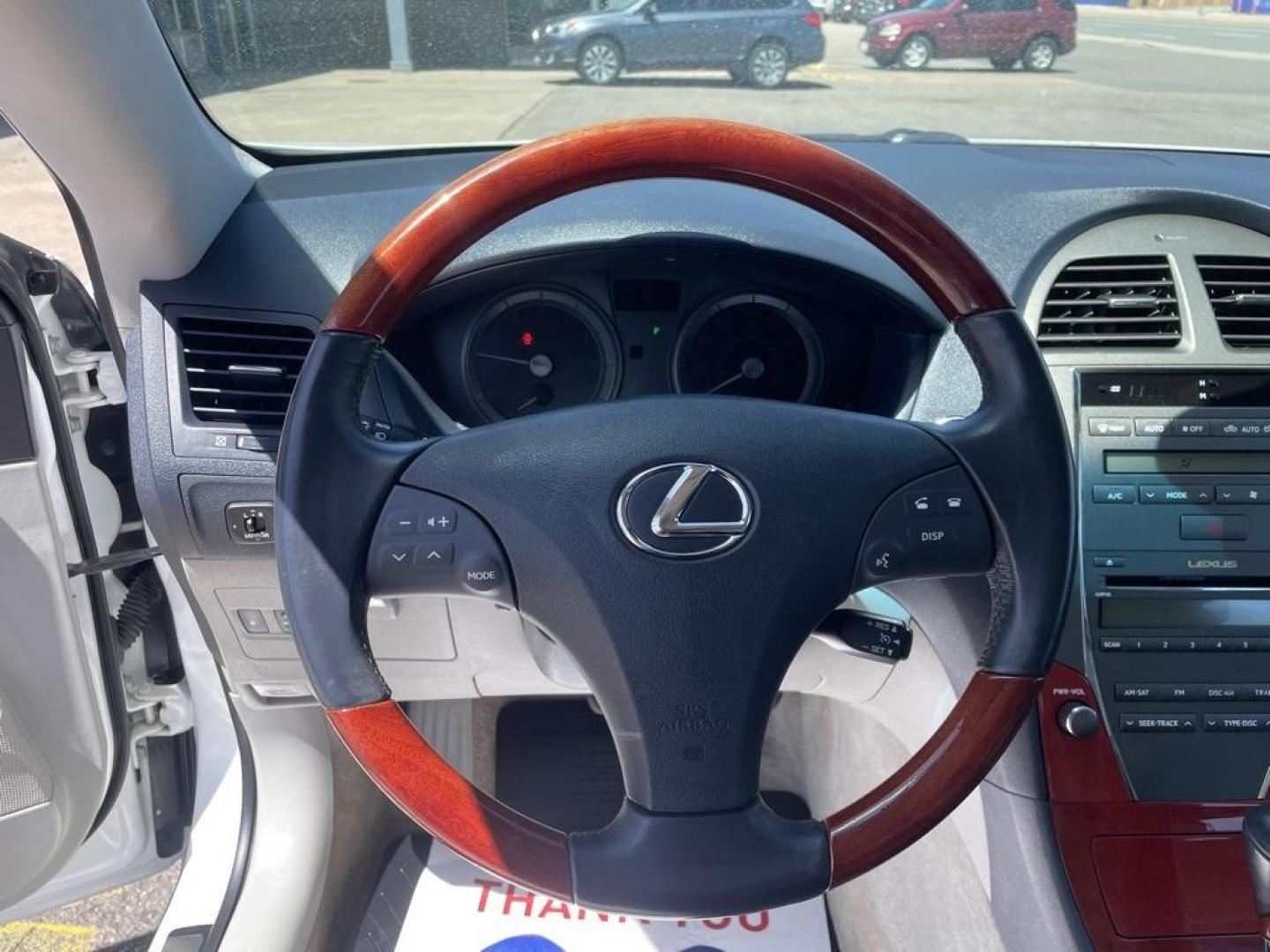 2009 White Lexus ES 350 (JTHBJ46G292) with an 3.5L V6 DOHC Dual VVT-i 24V engine, Automatic transmission, located at 8595 Washington St., Thornton, CO, 80229, (303) 287-5511, 39.852348, -104.978447 - 2009 Lexus ES<br><br>D1 Auto NEVER charges dealer fees! All cars have clean titles and have been inspected for mechanical issues. We have financing for everyone. Good credit, bad credit, first time buyers.<br>Clean CARFAX.<br>Please call Lakewood Location 303-274-7692 or Thornton 303-287-5511 to sch - Photo#9