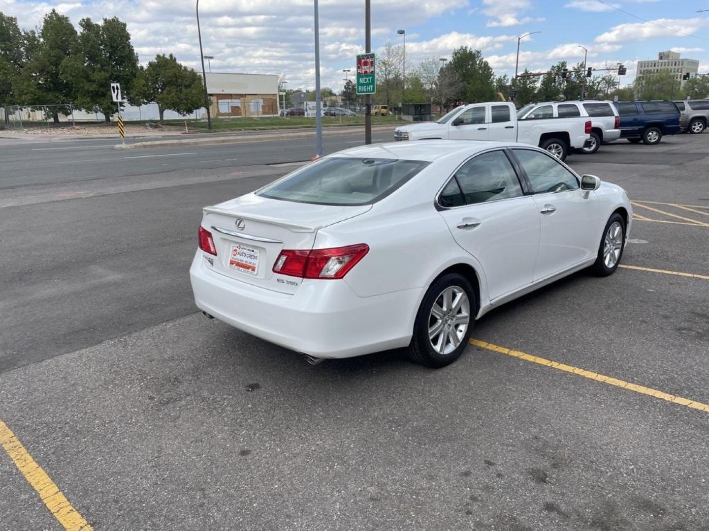 2009 White Lexus ES 350 (JTHBJ46G292) with an 3.5L V6 DOHC Dual VVT-i 24V engine, Automatic transmission, located at 8595 Washington St., Thornton, CO, 80229, (303) 287-5511, 39.852348, -104.978447 - 2009 Lexus ES<br><br>D1 Auto NEVER charges dealer fees! All cars have clean titles and have been inspected for mechanical issues. We have financing for everyone. Good credit, bad credit, first time buyers.<br>Clean CARFAX.<br>Please call Lakewood Location 303-274-7692 or Thornton 303-287-5511 to sch - Photo#5