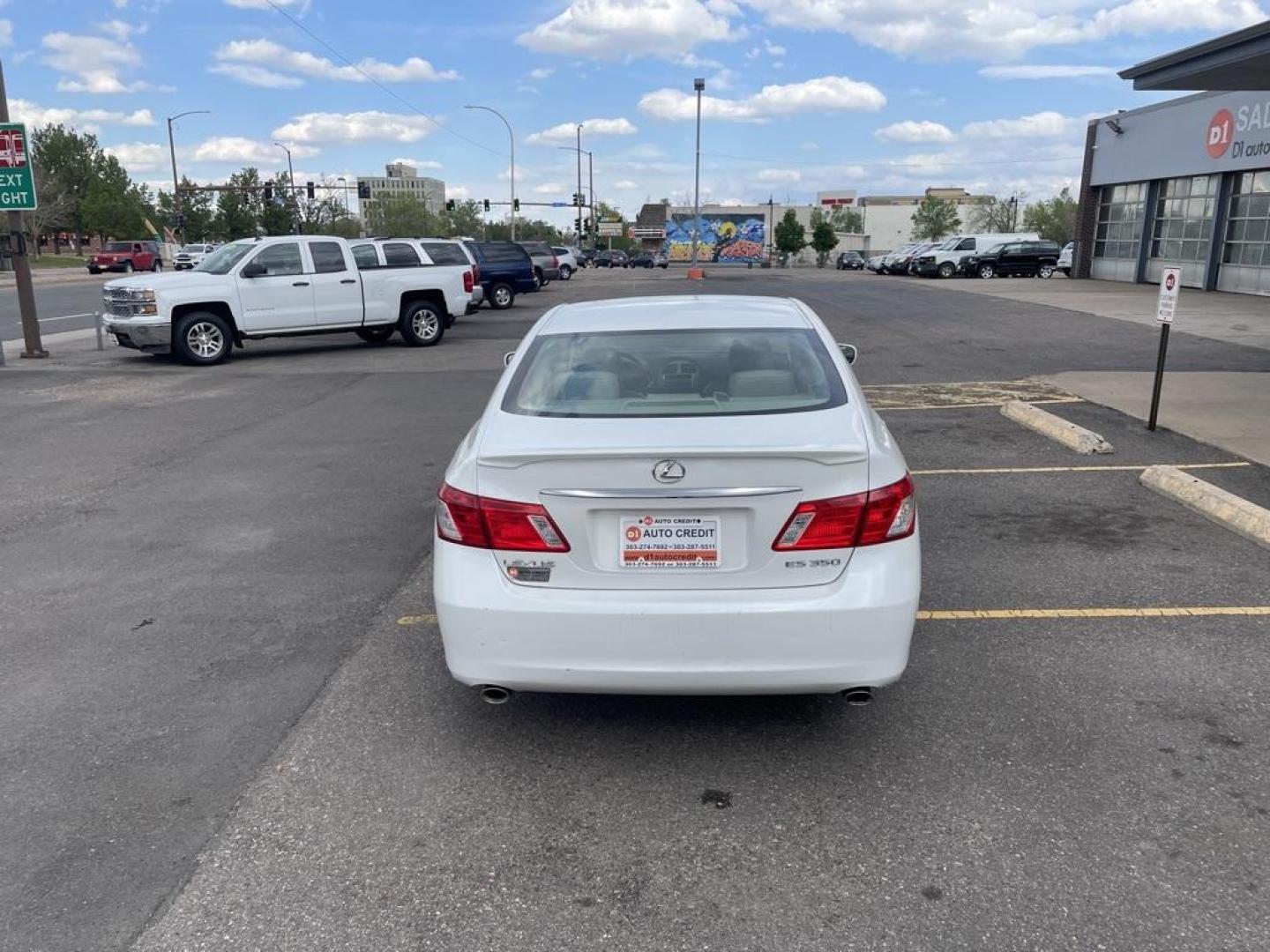 2009 White /Light Gray Lexus ES 350 (JTHBJ46G292) with an 3.5L V6 DOHC Dual VVT-i 24V engine, Automatic transmission, located at 10890 W. Colfax Ave., Lakewood, CO, 80215, (303) 274-7692, 39.739914, -105.120132 - 2009 Lexus ES FWD Light Gray w/Leather Seat Trim or Perforated Leather Seat Trim.<br><br>D1 Auto NEVER charges dealer fees! All cars have clean titles and have been inspected for mechanical issues. We have financing for everyone. Good credit, bad credit, first time buyers.<br>Clean CARFAX.<br>Please - Photo#6