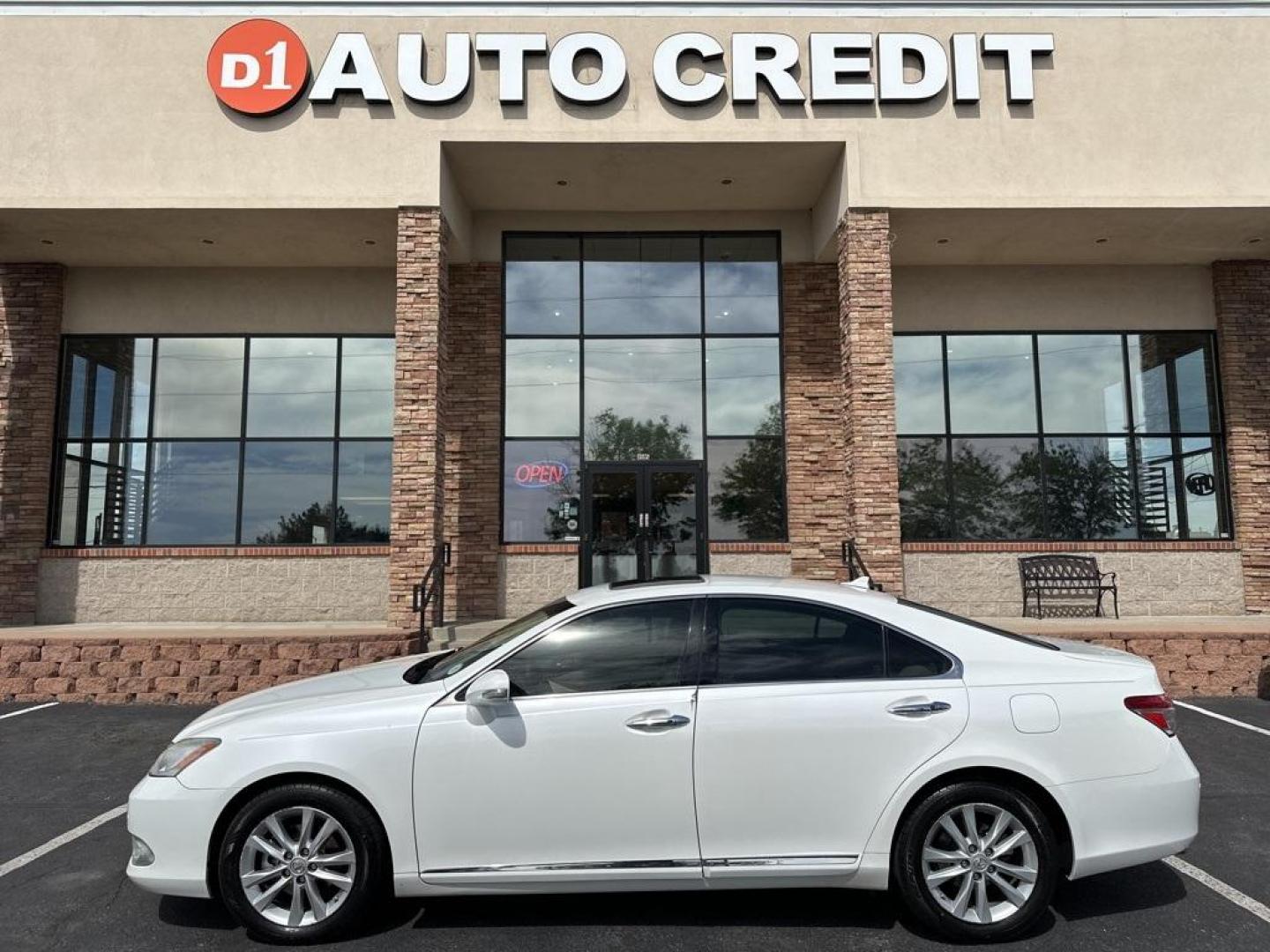 2010 White /Parchment Lexus ES 350 (JTHBK1EG2A2) with an 3.5L V6 DOHC Dual VVT-i 24V engine, Automatic transmission, located at 10890 W. Colfax Ave., Lakewood, CO, 80215, (303) 274-7692, 39.739914, -105.120132 - 2010 Lexus ESD1 Auto NEVER charges dealer fees! All cars have clean titles and have been inspected for mechanical issues. We have financing for everyone. Good credit, bad credit, first time buyers.Please call Lakewood Location 303-274-7692 or Thornton 303-287-5511 to schedule a test drive or ask any - Photo#0