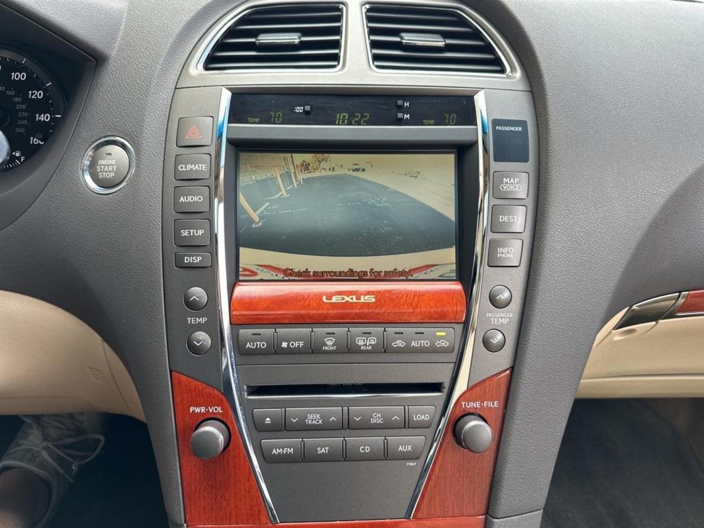 2010 White /Parchment Lexus ES 350 (JTHBK1EG2A2) with an 3.5L V6 DOHC Dual VVT-i 24V engine, Automatic transmission, located at 10890 W. Colfax Ave., Lakewood, CO, 80215, (303) 274-7692, 39.739914, -105.120132 - 2010 Lexus ESD1 Auto NEVER charges dealer fees! All cars have clean titles and have been inspected for mechanical issues. We have financing for everyone. Good credit, bad credit, first time buyers.Please call Lakewood Location 303-274-7692 or Thornton 303-287-5511 to schedule a test drive or ask any - Photo#10