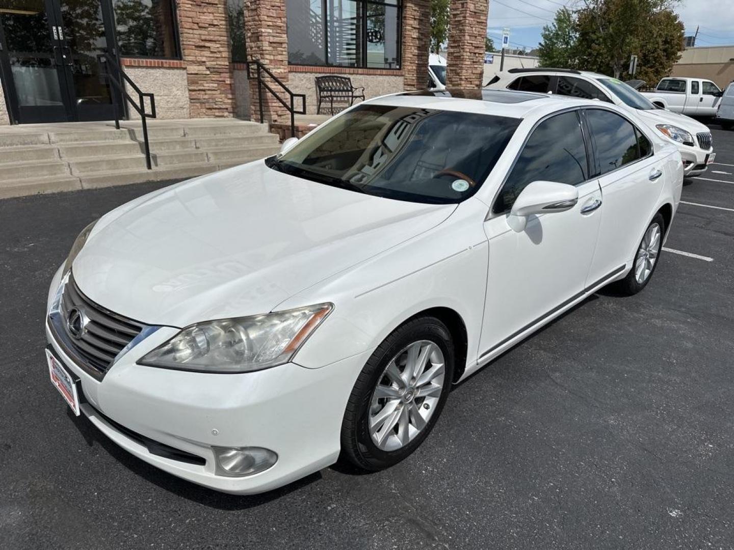 2010 White /Parchment Lexus ES 350 (JTHBK1EG2A2) with an 3.5L V6 DOHC Dual VVT-i 24V engine, Automatic transmission, located at 10890 W. Colfax Ave., Lakewood, CO, 80215, (303) 274-7692, 39.739914, -105.120132 - 2010 Lexus ESD1 Auto NEVER charges dealer fees! All cars have clean titles and have been inspected for mechanical issues. We have financing for everyone. Good credit, bad credit, first time buyers.Please call Lakewood Location 303-274-7692 or Thornton 303-287-5511 to schedule a test drive or ask any - Photo#1