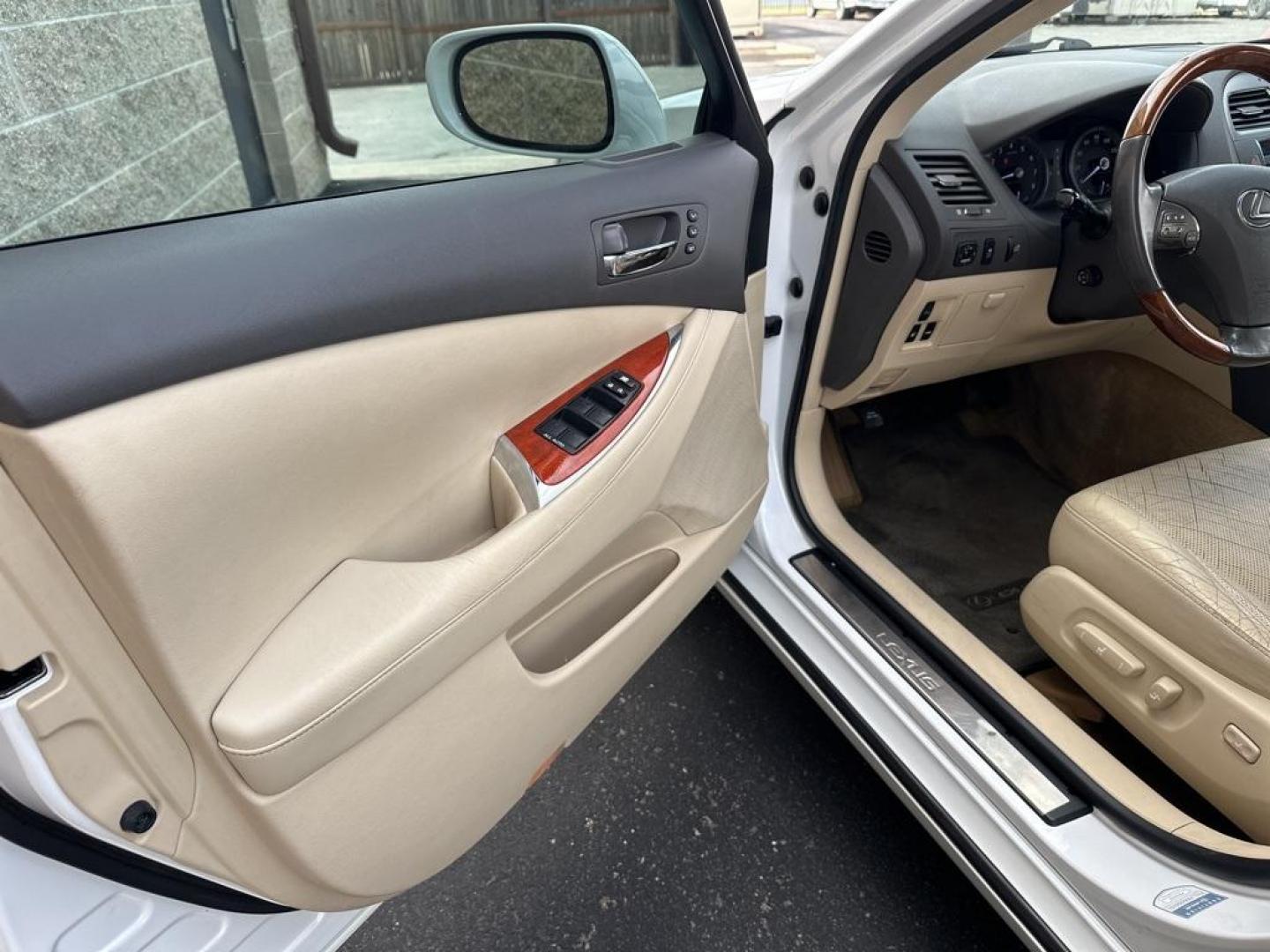 2010 White /Parchment Lexus ES 350 (JTHBK1EG2A2) with an 3.5L V6 DOHC Dual VVT-i 24V engine, Automatic transmission, located at 10890 W. Colfax Ave., Lakewood, CO, 80215, (303) 274-7692, 39.739914, -105.120132 - 2010 Lexus ESD1 Auto NEVER charges dealer fees! All cars have clean titles and have been inspected for mechanical issues. We have financing for everyone. Good credit, bad credit, first time buyers.Please call Lakewood Location 303-274-7692 or Thornton 303-287-5511 to schedule a test drive or ask any - Photo#23