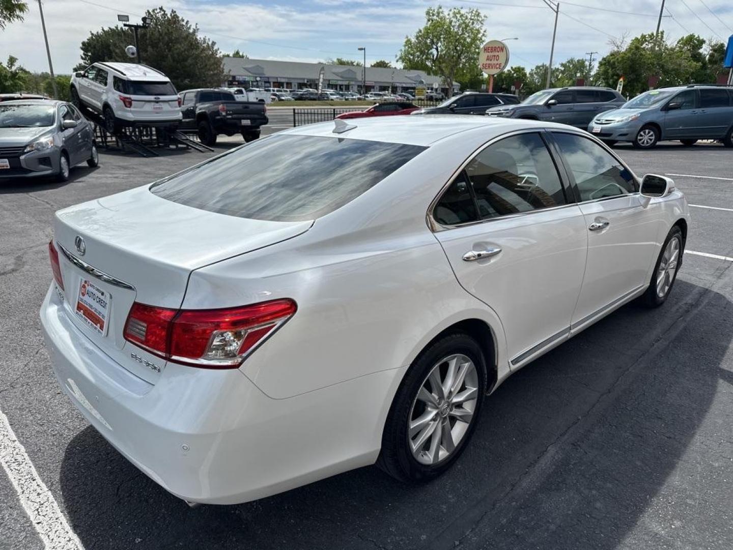 2010 White /Parchment Lexus ES 350 (JTHBK1EG2A2) with an 3.5L V6 DOHC Dual VVT-i 24V engine, Automatic transmission, located at 10890 W. Colfax Ave., Lakewood, CO, 80215, (303) 274-7692, 39.739914, -105.120132 - 2010 Lexus ESD1 Auto NEVER charges dealer fees! All cars have clean titles and have been inspected for mechanical issues. We have financing for everyone. Good credit, bad credit, first time buyers.Please call Lakewood Location 303-274-7692 or Thornton 303-287-5511 to schedule a test drive or ask any - Photo#5