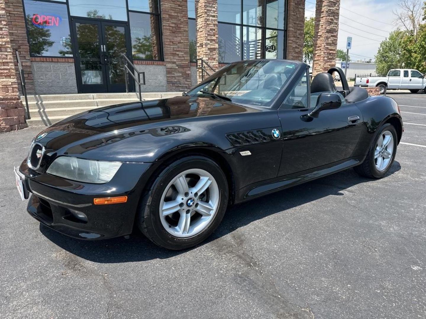 2001 Jet Black /Black BMW Z3 2.5i (WBACN33461L) with an 2.5L I6 SMPI DOHC engine, Manual transmission, located at 8595 Washington St., Thornton, CO, 80229, (303) 287-5511, 39.852348, -104.978447 - 2001 BMW Z3 In unbelivable condition inside and out!! New clutch, New Struts, Fully serviced and in perfect running condition. Everything works as it should. No cracking on any seals anywher on the car. Seats and carpet look as if they have never been sat in. 4 keys and owners manual present. Afterm - Photo#1