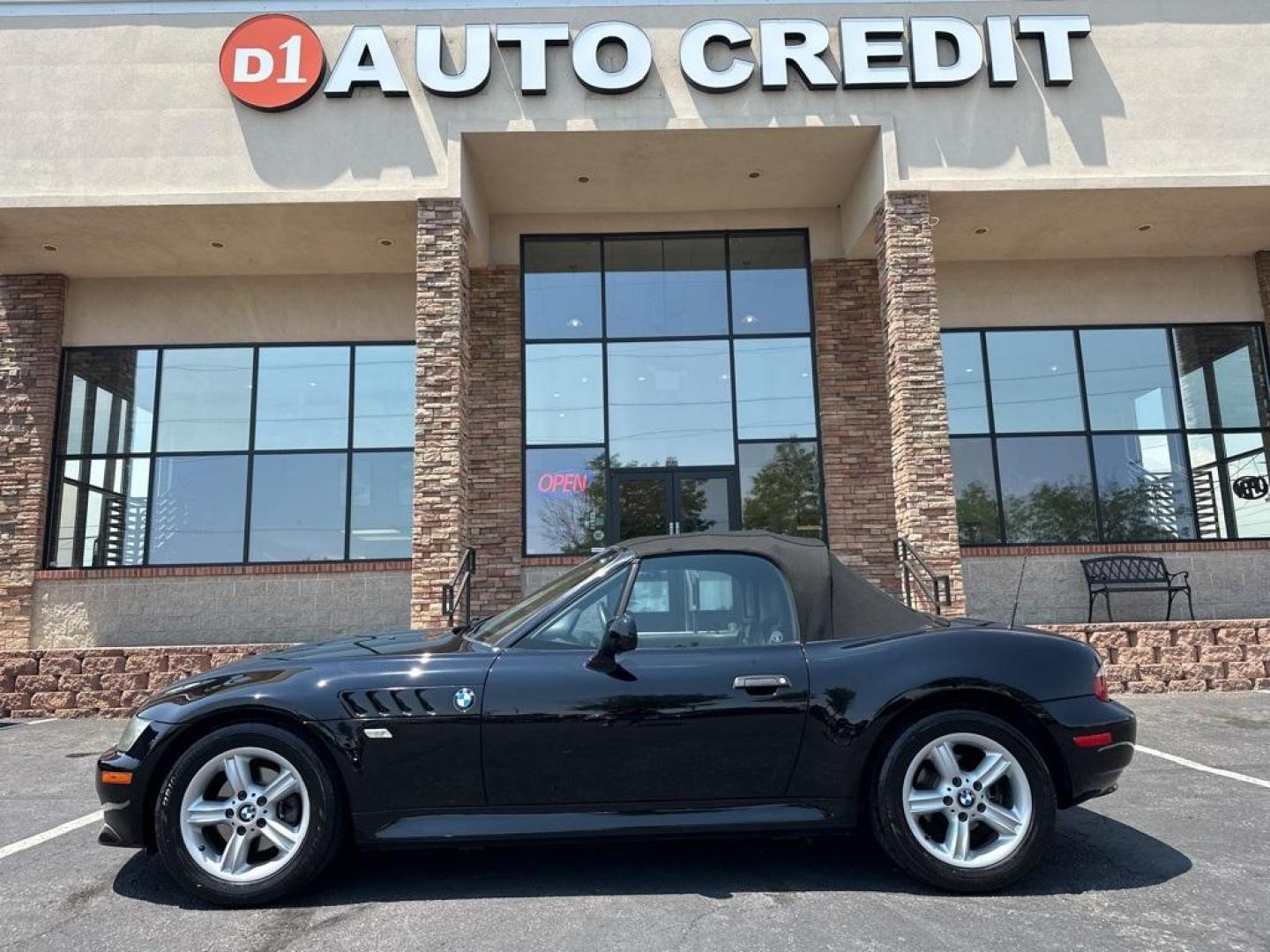 2001 Jet Black /Black BMW Z3 2.5i (WBACN33461L) with an 2.5L I6 SMPI DOHC engine, Manual transmission, located at 8595 Washington St., Thornton, CO, 80229, (303) 287-5511, 39.852348, -104.978447 - 2001 BMW Z3 In unbelivable condition inside and out!! New clutch, New Struts, Fully serviced and in perfect running condition. Everything works as it should. No cracking on any seals anywher on the car. Seats and carpet look as if they have never been sat in. 4 keys and owners manual present. Afterm - Photo#3