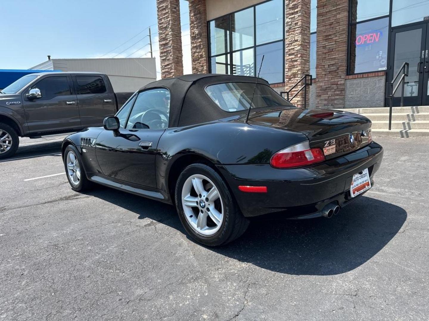 2001 Jet Black /Black BMW Z3 2.5i (WBACN33461L) with an 2.5L I6 SMPI DOHC engine, Manual transmission, located at 8595 Washington St., Thornton, CO, 80229, (303) 287-5511, 39.852348, -104.978447 - 2001 BMW Z3 In unbelivable condition inside and out!! New clutch, New Struts, Fully serviced and in perfect running condition. Everything works as it should. No cracking on any seals anywher on the car. Seats and carpet look as if they have never been sat in. 4 keys and owners manual present. Afterm - Photo#44