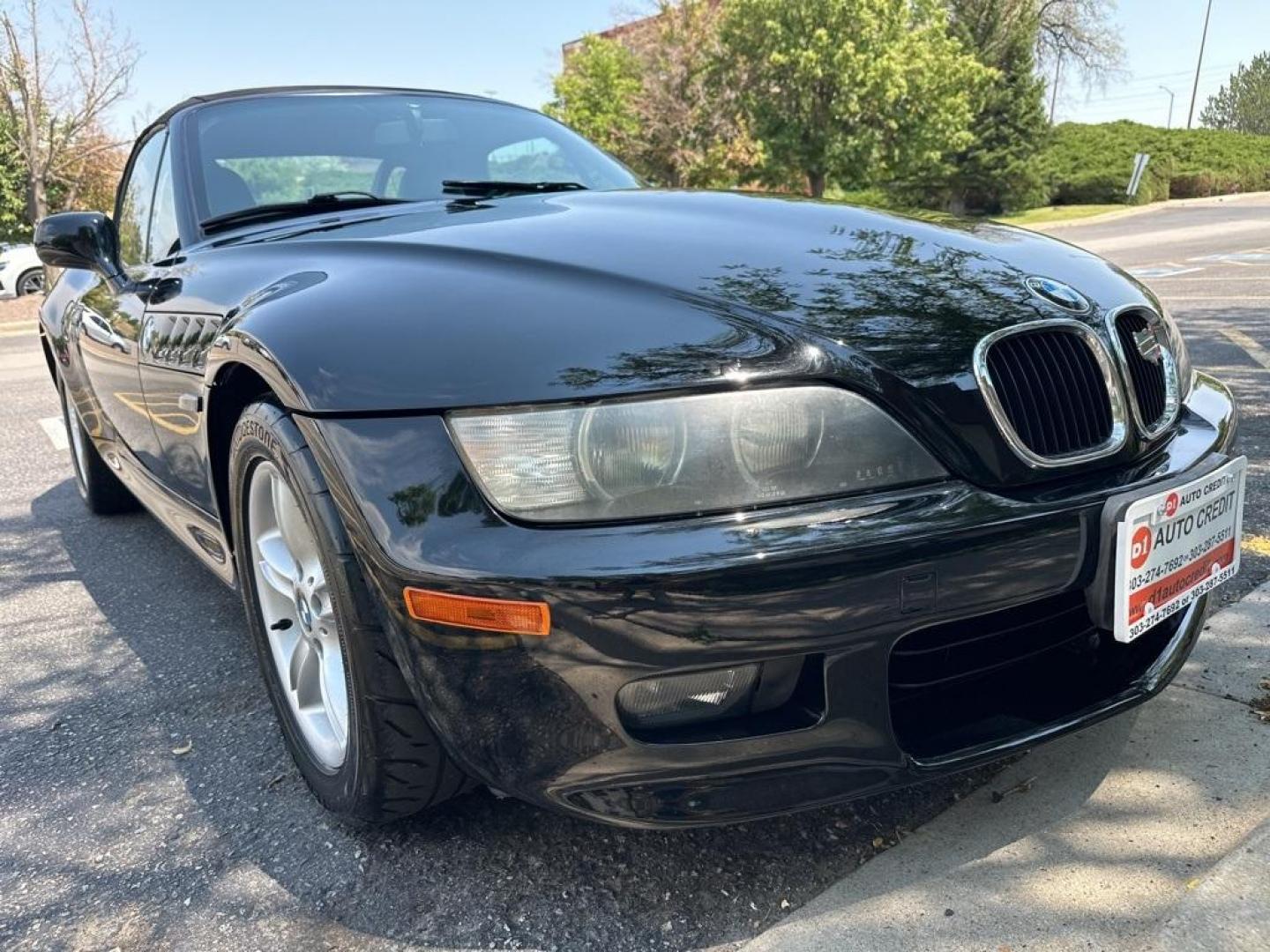 2001 Jet Black /Black BMW Z3 2.5i (WBACN33461L) with an 2.5L I6 SMPI DOHC engine, Manual transmission, located at 8595 Washington St., Thornton, CO, 80229, (303) 287-5511, 39.852348, -104.978447 - 2001 BMW Z3 In unbelivable condition inside and out!! New clutch, New Struts, Fully serviced and in perfect running condition. Everything works as it should. No cracking on any seals anywher on the car. Seats and carpet look as if they have never been sat in. 4 keys and owners manual present. Afterm - Photo#5