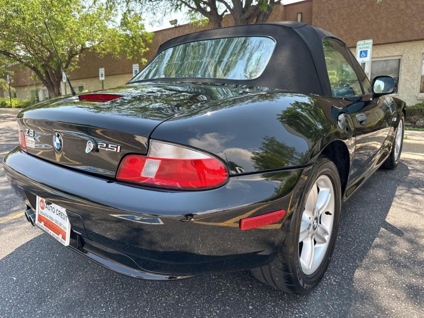 2001 Jet Black /Black BMW Z3 2.5i (WBACN33461L) with an 2.5L I6 SMPI DOHC engine, Manual transmission, located at 8595 Washington St., Thornton, CO, 80229, (303) 287-5511, 39.852348, -104.978447 - 2001 BMW Z3 In unbelivable condition inside and out!! New clutch, New Struts, Fully serviced and in perfect running condition. Everything works as it should. No cracking on any seals anywher on the car. Seats and carpet look as if they have never been sat in. 4 keys and owners manual present. Afterm - Photo#6