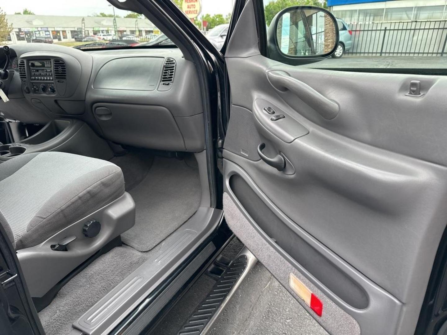 2001 Black Clearcoat /Gray Ford Expedition XLT (1FMFU16L41L) with an 5.4L SOHC engine, Automatic transmission, located at 8595 Washington St., Thornton, CO, 80229, (303) 287-5511, 39.852348, -104.978447 - 2001 Ford Expedition XLT 4X4<br><br>All Cars Have Clean Titles And Are Serviced Before Sale., Clean Carfax, No Accident, Non Smoker, No Pet Odor Or Hair, 5.4L SOHC, 4WD.<br><br>D1 Auto NEVER charges dealer fees! All cars have clean titles and have been inspected for mechanical issues. We have financ - Photo#21