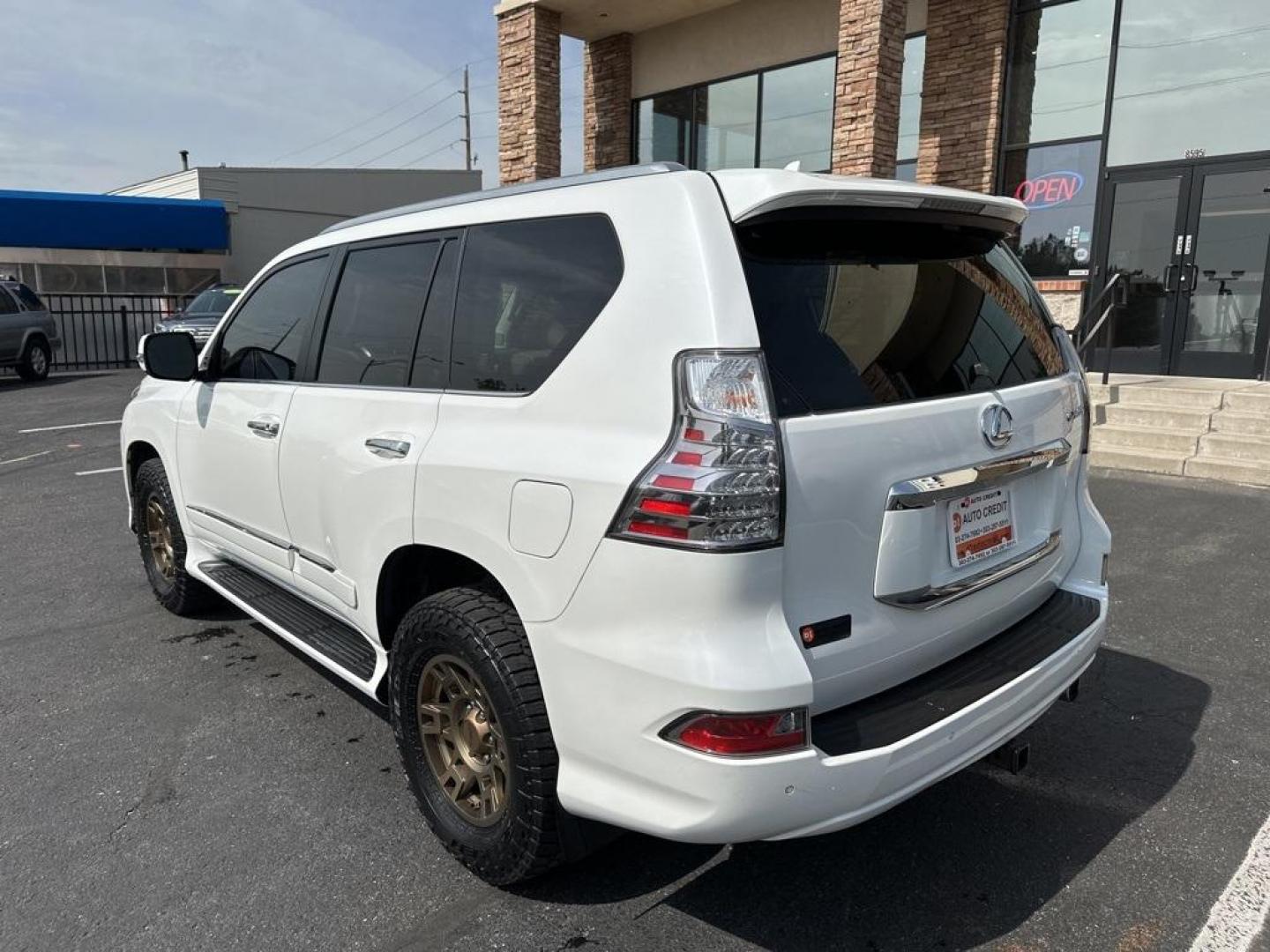 2015 Starfire Pearl /Ecru Lexus GX 460 (JTJBM7FX4F5) with an 4.6L V8 DOHC Dual VVT-i 32V engine, Automatic transmission, located at 8595 Washington St., Thornton, CO, 80229, (303) 287-5511, 39.852348, -104.978447 - 2015 Lexus GX 460 With TRD Wheels, Comfort Package.<br>Tons of service records on the Carfax.<br><br>All Cars Have Clean Titles And Are Serviced Before Sale., Blind Spot Monitoring, Backup Camera, Leather, Heated and Ventilated Seats, Bluetooth/ With Bluetooth Audio, Non Smoker, No Pet Odor Or Hair, - Photo#3