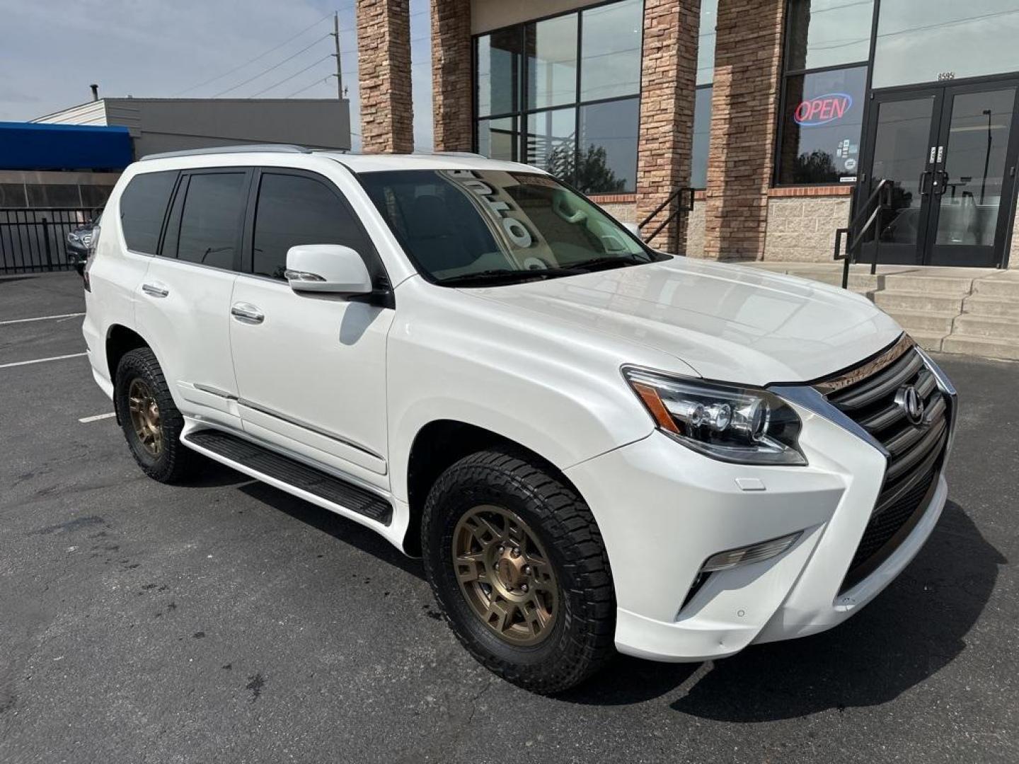 2015 Starfire Pearl /Ecru Lexus GX 460 (JTJBM7FX4F5) with an 4.6L V8 DOHC Dual VVT-i 32V engine, Automatic transmission, located at 8595 Washington St., Thornton, CO, 80229, (303) 287-5511, 39.852348, -104.978447 - 2015 Lexus GX 460 With TRD Wheels, Comfort Package.<br>Tons of service records on the Carfax.<br><br>All Cars Have Clean Titles And Are Serviced Before Sale., Blind Spot Monitoring, Backup Camera, Leather, Heated and Ventilated Seats, Bluetooth/ With Bluetooth Audio, Non Smoker, No Pet Odor Or Hair, - Photo#6