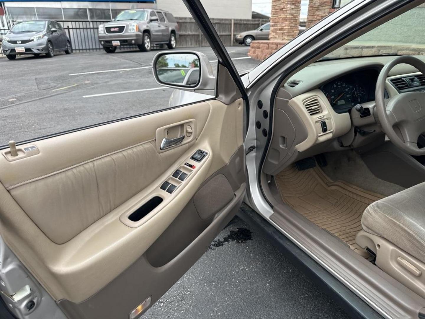 1999 Satin Silver Metallic /tan Honda Accord LX (1HGCG1642XA) with an 3.0L V6 SMPI engine, Automatic transmission, located at 8595 Washington St., Thornton, CO, 80229, (303) 287-5511, 39.852348, -104.978447 - 1999 Honda Accord<br><br>D1 Auto NEVER charges dealer fees! All cars have clean titles and have been inspected for mechanical issues. We have financing for everyone. Good credit, bad credit, first time buyers.<br>CARFAX One-Owner.<br>Please call Lakewood Location 303-274-7692 or Thornton 303-287-551 - Photo#21