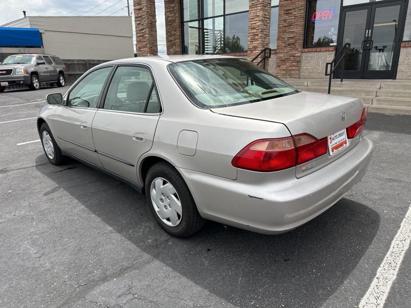 1999 Satin Silver Metallic /tan Honda Accord LX (1HGCG1642XA) with an 3.0L V6 SMPI engine, Automatic transmission, located at 8595 Washington St., Thornton, CO, 80229, (303) 287-5511, 39.852348, -104.978447 - 1999 Honda Accord<br><br>D1 Auto NEVER charges dealer fees! All cars have clean titles and have been inspected for mechanical issues. We have financing for everyone. Good credit, bad credit, first time buyers.<br>CARFAX One-Owner.<br>Please call Lakewood Location 303-274-7692 or Thornton 303-287-551 - Photo#7