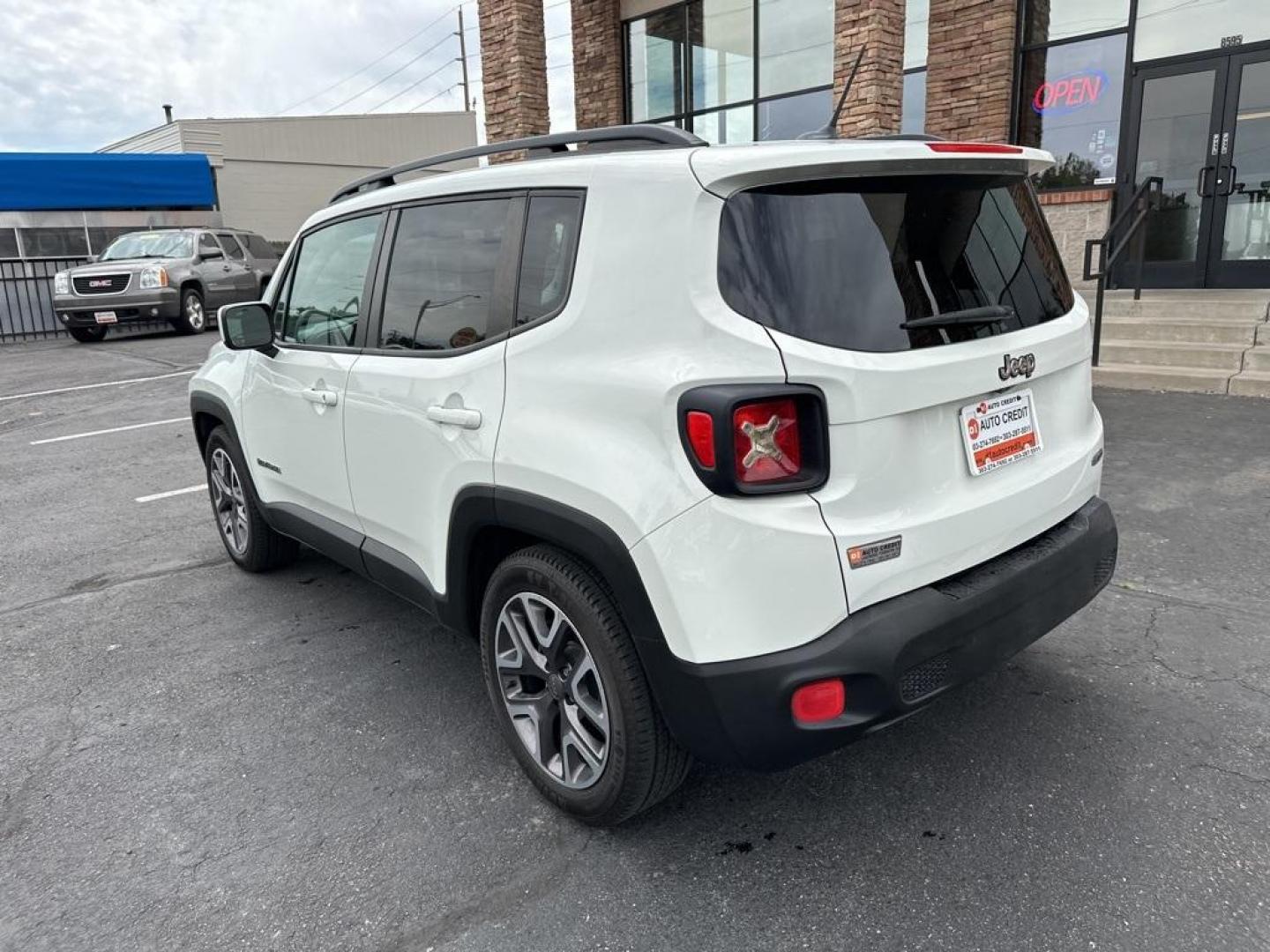 2015 Alpine White /Black Jeep Renegade Latitude (ZACCJABT4FP) with an 2.4L I4 MultiAir engine, Automatic transmission, located at 8595 Washington St., Thornton, CO, 80229, (303) 287-5511, 39.852348, -104.978447 - 2015 Jeep Renegade<br><br>D1 Auto NEVER charges dealer fees! All cars have clean titles and have been inspected for mechanical issues. We have financing for everyone. Good credit, bad credit, first time buyers.<br><br>Please call Lakewood Location 303-274-7692 or Thornton 303-287-5511 to schedule a - Photo#7