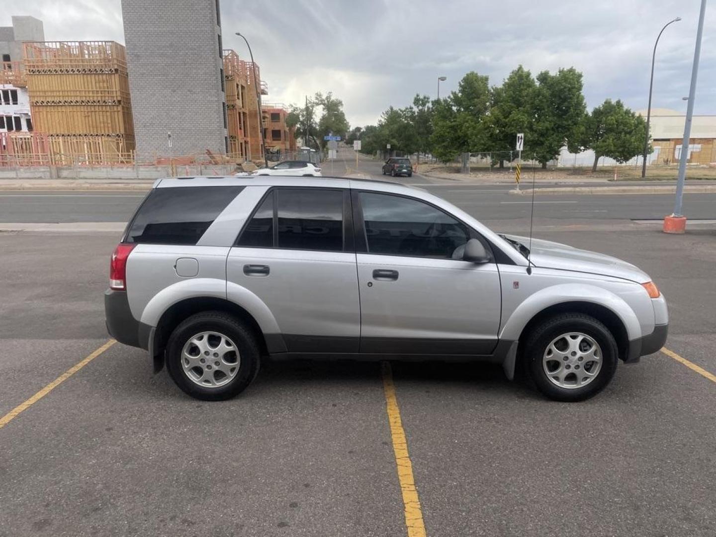 2004 Silver Nickel /Grey Saturn VUE Base (5GZCZ23DX4S) with an 2.2L I4 MPI DOHC engine, Manual transmission, located at 8595 Washington St., Thornton, CO, 80229, (303) 287-5511, 39.852348, -104.978447 - 2004 Saturn VUE<br><br>D1 Auto NEVER charges dealer fees! All cars have clean titles and have been inspected for mechanical issues. We have financing for everyone. Good credit, bad credit, first time buyers.<br>CARFAX One-Owner.<br>Please call Lakewood Location 303-274-7692 or Thornton 303-287-5511 - Photo#4