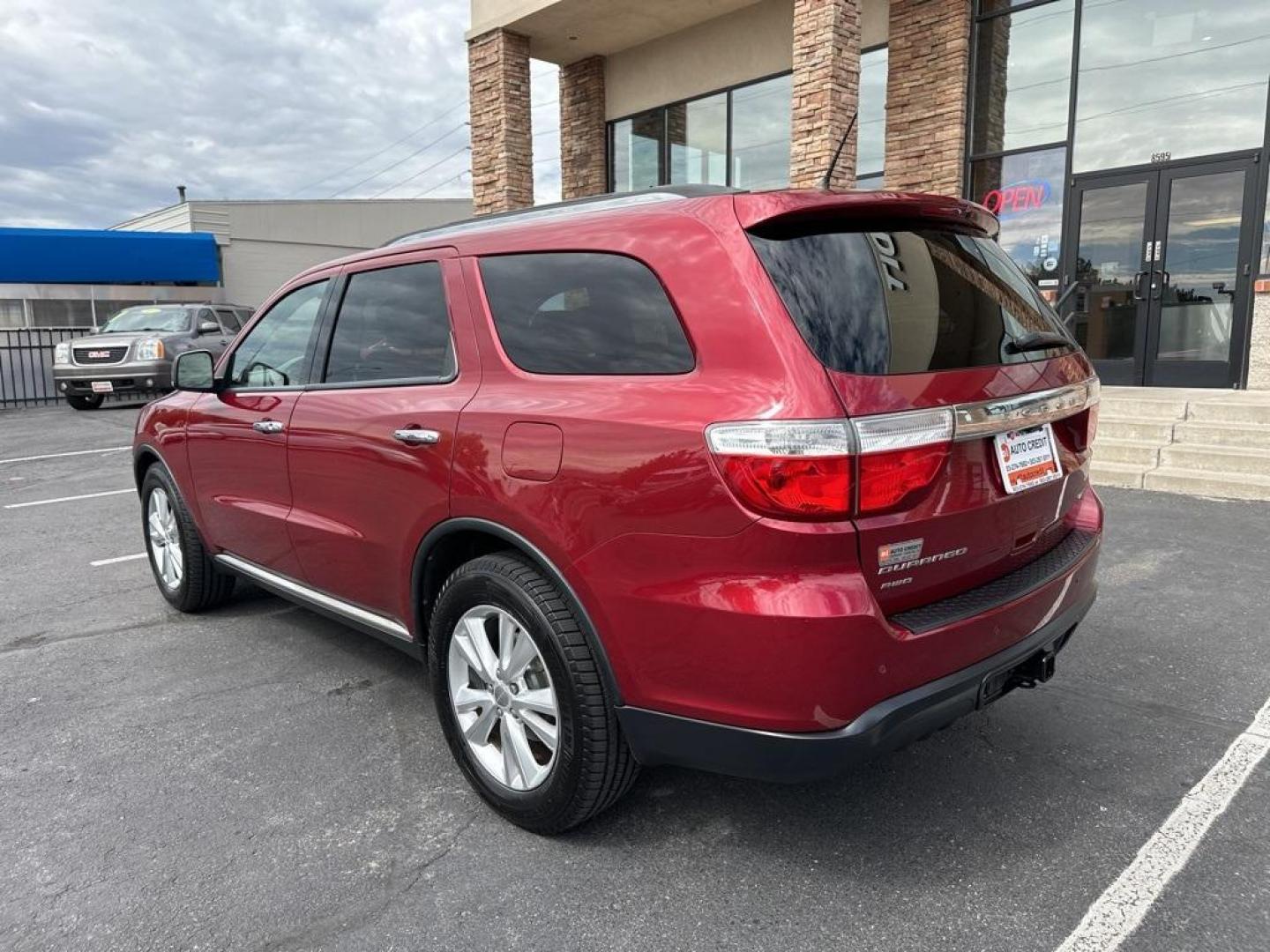 2013 Deep Cherry Red Crystal Pearlcoat /Dark Graystone/Medium Graystone Interior Dodge Durango Crew (1C4RDJDG6DC) with an 3.6L V6 Flex Fuel 24V VVT engine, Automatic transmission, located at 8595 Washington St., Thornton, CO, 80229, (303) 287-5511, 39.852348, -104.978447 - 2013 Dodge Durango<br><br>D1 Auto NEVER charges dealer fees! All cars have clean titles and have been inspected for mechanical issues. We have financing for everyone. Good credit, bad credit, first time buyers.<br><br>Please call Lakewood Location 303-274-7692 or Thornton 303-287-5511 to schedule a - Photo#7