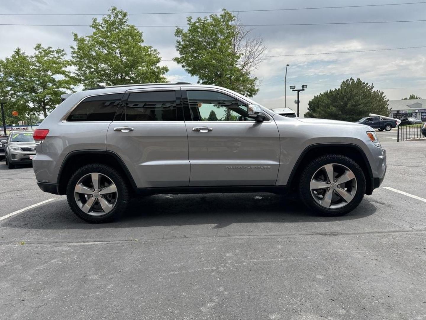 2014 Billet Silver Metallic Clearcoat /Black Jeep Grand Cherokee Limited (1C4RJFBG7EC) with an 3.6L V6 Flex Fuel 24V VVT engine, Automatic transmission, located at 8595 Washington St., Thornton, CO, 80229, (303) 287-5511, 39.852348, -104.978447 - 2014 Jeep Grand Cherokee, One Owner, Colorado car and a non smoker, non pet car. Limited, 4x4 with very low miles and in excellent condition. Fully serviced including new tires. <br>All Cars Have Clean Titles And Are Serviced Before Sale., All Books and Keys, New Tires, Backup Camera, Leather, Heate - Photo#4