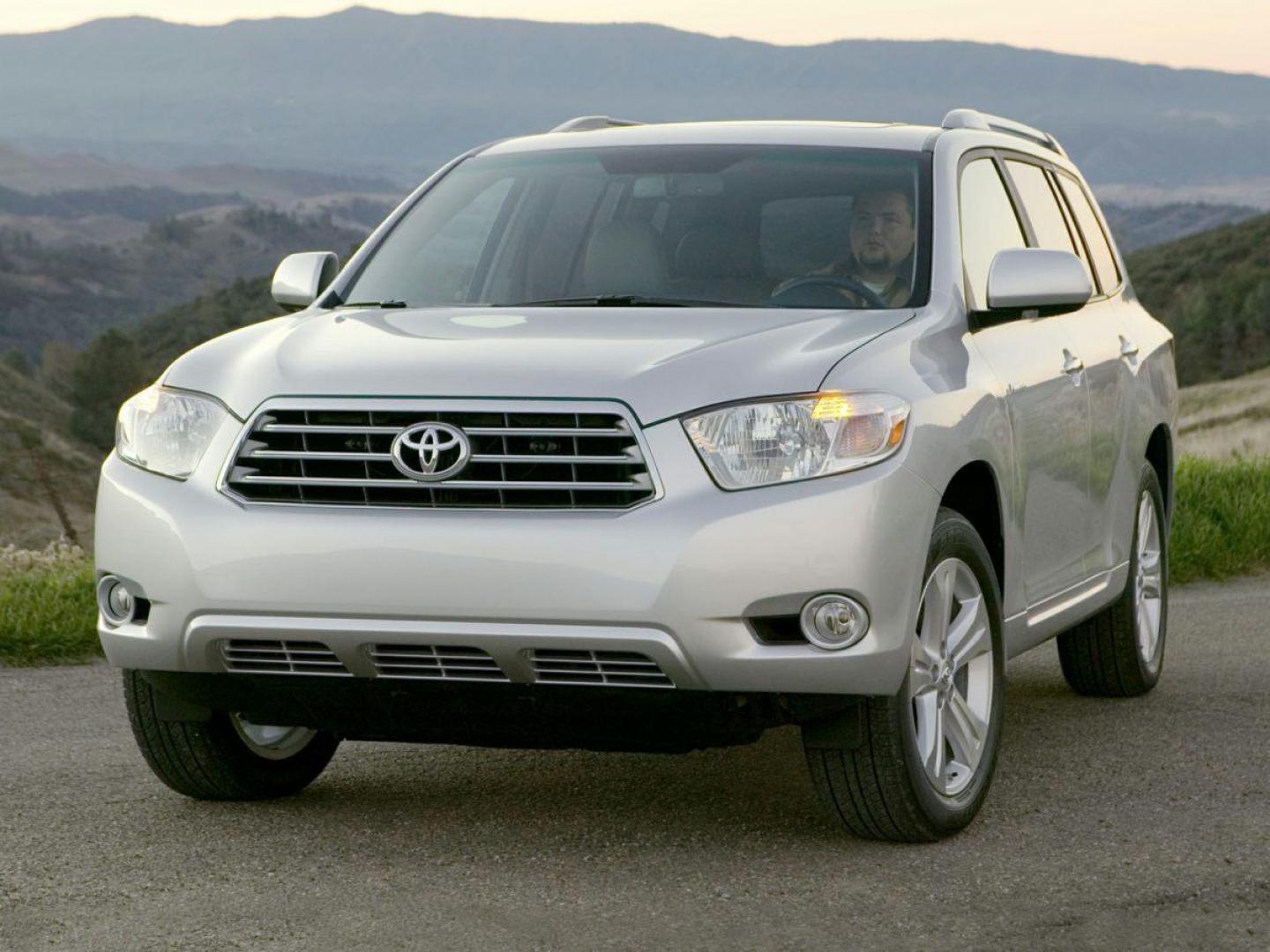 2008 Classic Silver Metallic Toyota Highlander Limited (JTEES42A382) with an 3.5L V6 SMPI DOHC engine, Automatic transmission, located at 8595 Washington St., Thornton, CO, 80229, (303) 287-5511, 39.852348, -104.978447 - 2008 Toyota Highlander AWD AWD.<br><br>D1 Auto NEVER charges dealer fees! All cars have clean titles and have been inspected for mechanical issues. We have financing for everyone. Good credit, bad credit, first time buyers.<br><br>Please call Lakewood Location 303-274-7692 or Thornton 303-287-5511 t - Photo#0