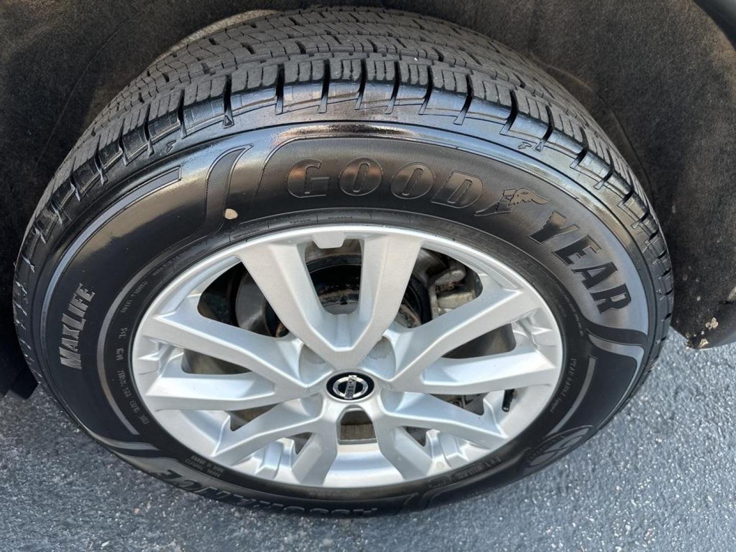 2018 Pearl White /Charcoal Nissan Rogue SV (KNMAT2MVXJP) with an 2.5L I4 DOHC 16V engine, CVT transmission, located at 8595 Washington St., Thornton, CO, 80229, (303) 287-5511, 39.852348, -104.978447 - 2018 Nissan Rogue All Wheel Drive, ONE OWNER with no accidents. Very clean inside and out, Non smoker, Non pet car. <br><br>All Cars Have Clean Titles And Are Serviced Before Sale., CarfaxOne Owner, No Accidents, Apple/Android Car Play, All Books and Keys, Backup Camera, Bluetooth/ With Bluetooth Au - Photo#24