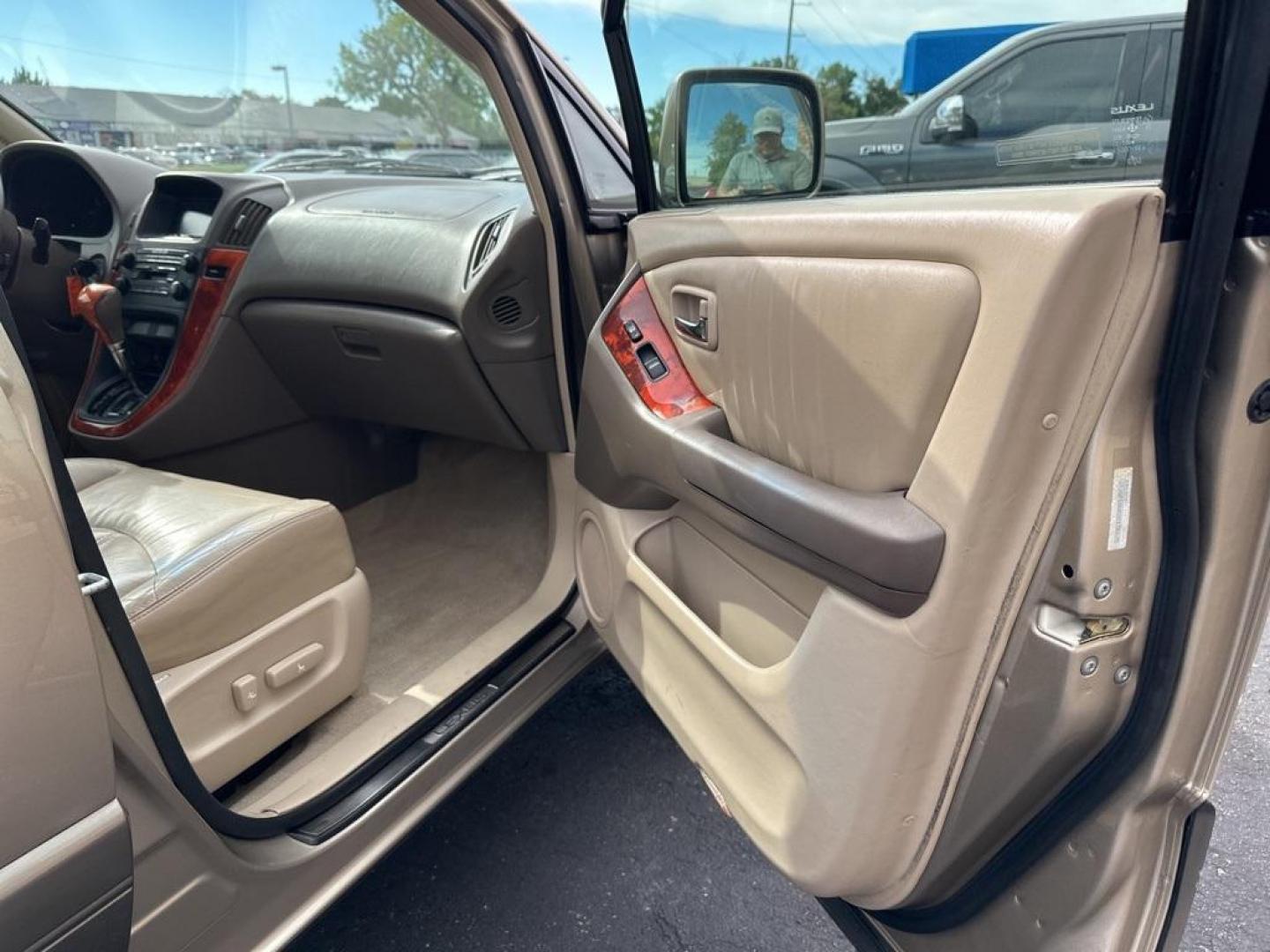 2002 Burnished Gold Metallic /Ivory Lexus RX 300 (JTJGF10U820) with an 3.0L V6 SMPI DOHC engine, Automatic transmission, located at 8595 Washington St., Thornton, CO, 80229, (303) 287-5511, 39.852348, -104.978447 - 2002 Lexus RX<br><br>D1 Auto NEVER charges dealer fees! All cars have clean titles and have been inspected for mechanical issues. We have financing for everyone. Good credit, bad credit, first time buyers.<br>Clean CARFAX.<br>Please call Lakewood Location 303-274-7692 or Thornton 303-287-5511 to sch - Photo#17