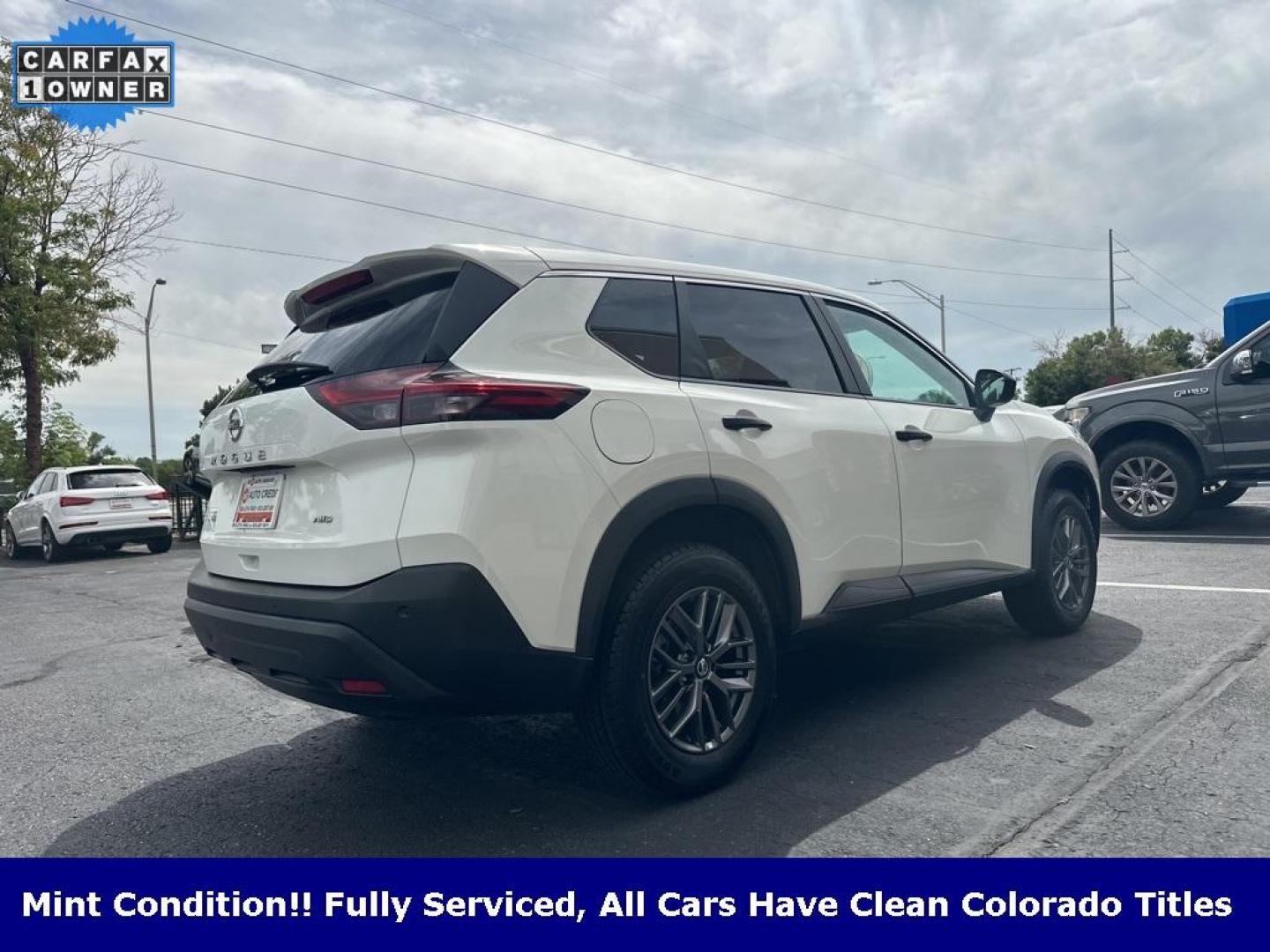 2021 Glacier White /Charcoal Nissan Rogue S (5N1AT3AB0MC) with an 2.5L I4 DOHC 16V engine, CVT transmission, located at 8595 Washington St., Thornton, CO, 80229, (303) 287-5511, 39.852348, -104.978447 - 2021 Nissan Rogue One Owner, This car still smells new and has 2 keys and owners manuals. You wont find one in better condition. All Wheel Drive, backup camera with backup sensors, Apple/Android CarPlay ,New Tires and ready for Colorado! Excellent condition inside and out. <br><br>All Cars Have Clea - Photo#5