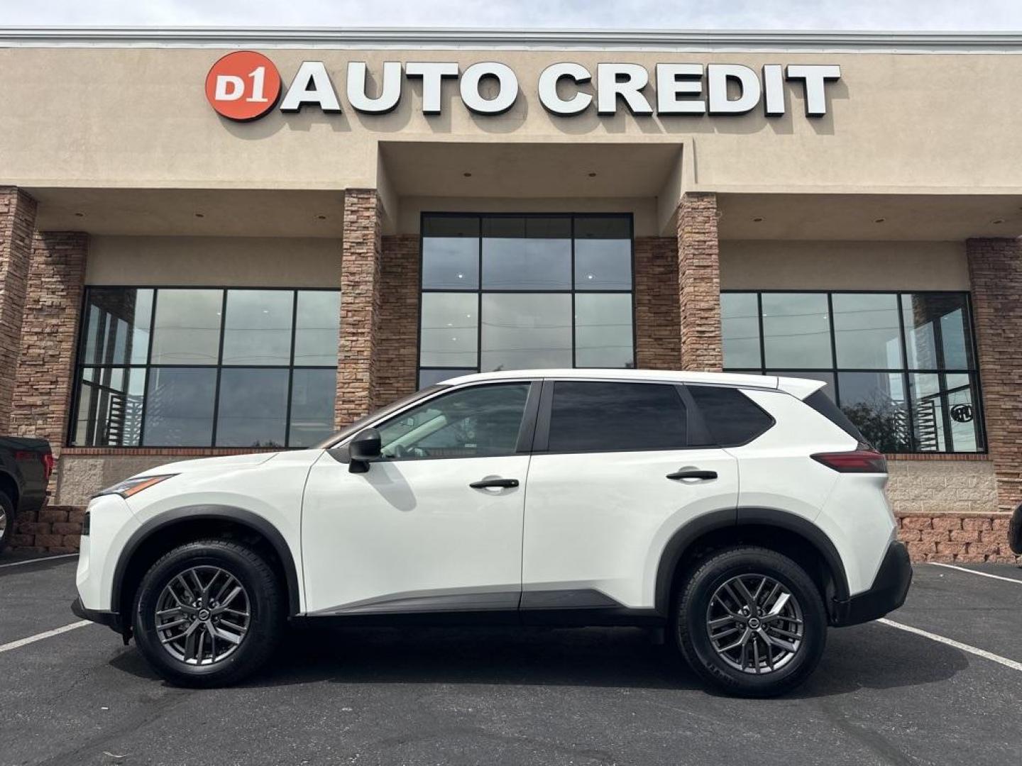 2021 Glacier White /Charcoal Nissan Rogue S (5N1AT3AB0MC) with an 2.5L I4 DOHC 16V engine, CVT transmission, located at 8595 Washington St., Thornton, CO, 80229, (303) 287-5511, 39.852348, -104.978447 - 2021 Nissan Rogue One Owner, This car still smells new and has 2 keys and owners manuals. You wont find one in better condition. All Wheel Drive, backup camera with backup sensors, Apple/Android CarPlay ,New Tires and ready for Colorado! Excellent condition inside and out. <br><br>All Cars Have Clea - Photo#0