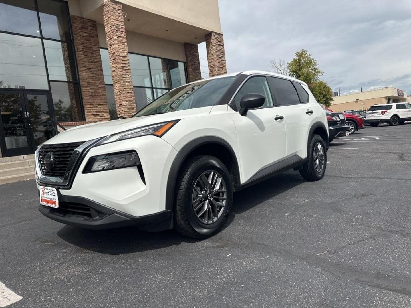 2021 Glacier White /Charcoal Nissan Rogue S (5N1AT3AB0MC) with an 2.5L I4 DOHC 16V engine, CVT transmission, located at 8595 Washington St., Thornton, CO, 80229, (303) 287-5511, 39.852348, -104.978447 - 2021 Nissan Rogue One Owner, This car still smells new and has 2 keys and owners manuals. You wont find one in better condition. All Wheel Drive, backup camera with backup sensors, Apple/Android CarPlay ,New Tires and ready for Colorado! Excellent condition inside and out. <br><br>All Cars Have Clea - Photo#1