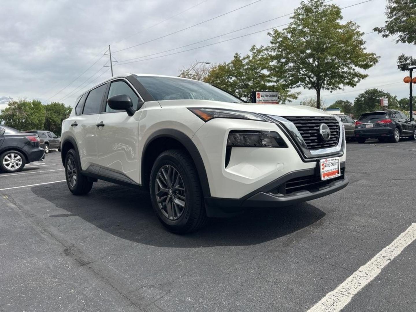 2021 Glacier White /Charcoal Nissan Rogue S (5N1AT3AB0MC) with an 2.5L I4 DOHC 16V engine, CVT transmission, located at 8595 Washington St., Thornton, CO, 80229, (303) 287-5511, 39.852348, -104.978447 - 2021 Nissan Rogue One Owner, This car still smells new and has 2 keys and owners manuals. You wont find one in better condition. All Wheel Drive, backup camera with backup sensors, Apple/Android CarPlay ,New Tires and ready for Colorado! Excellent condition inside and out. <br><br>All Cars Have Clea - Photo#3