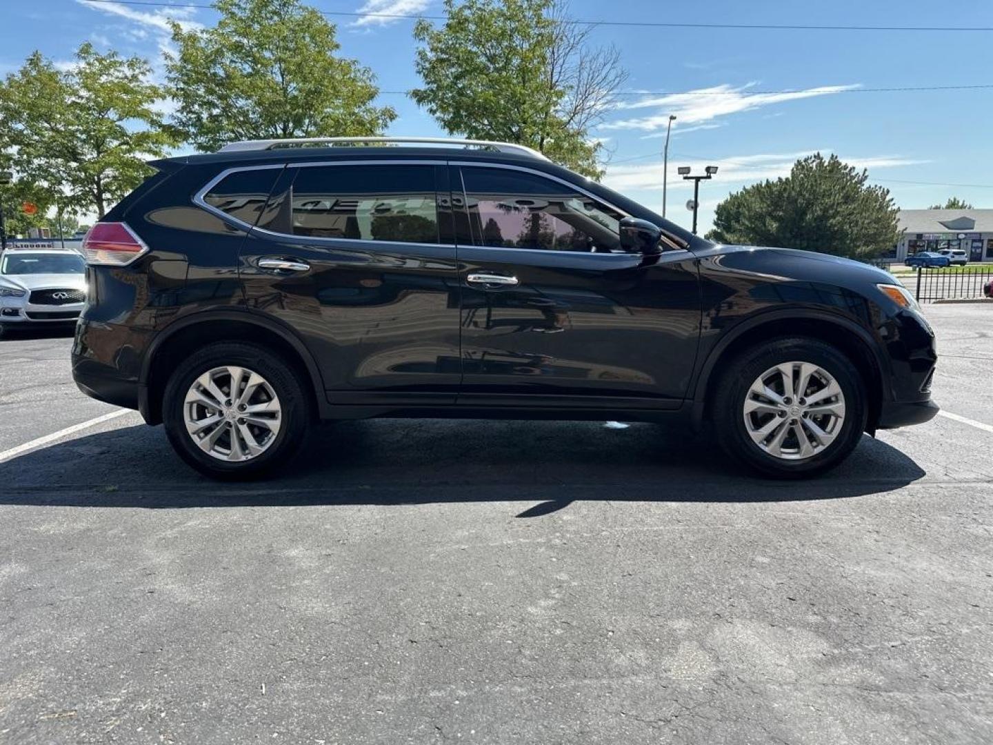 2016 Magnetic Black /Charcoal Nissan Rogue SV (KNMAT2MV5GP) with an 2.5L I4 DOHC 16V engine, CVT transmission, located at 8595 Washington St., Thornton, CO, 80229, (303) 287-5511, 39.852348, -104.978447 - 2016 Nissan Rogue SV, All Wheel Drive, fully serviced and ready for Colorado! Heated seats, blind spot detection, backup camera, Bluetooth and more. <br><br>All Cars Have Clean Titles And Are Serviced Before Sale., All Books and Keys, Blind Spot Monitoring, Backup Camera, Heated Seats, Bluetooth/ Wi - Photo#4