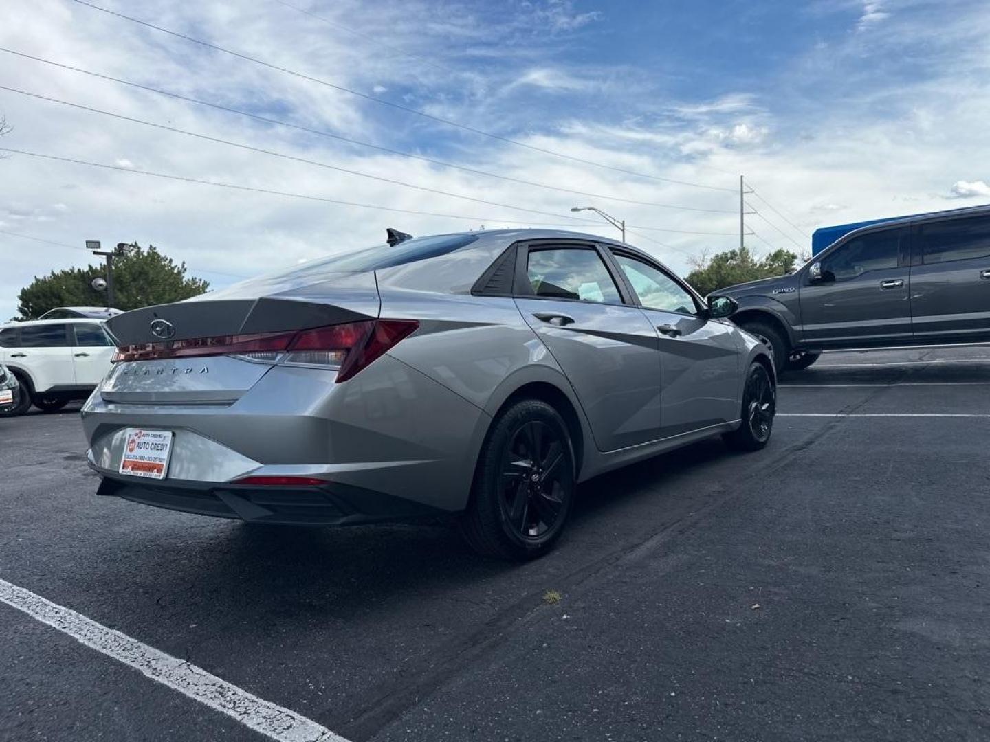 2021 Shimmering Silver Pearl /Black Hyundai Elantra SEL (5NPLM4AG9MH) with an 2.0L 4-Cylinder DOHC 16V engine, CVT transmission, located at 8595 Washington St., Thornton, CO, 80229, (303) 287-5511, 39.852348, -104.978447 - 2021 Hyundai Elantra One Owner, SEL loaded with, blind spot detection, Apple/Android Carplay, Lane departure warning, push button start and excellent fuel economy. <br><br>All Cars Have Clean Titles And Are Serviced Before Sale., CarfaxOne Owner, No Accidents, Apple/Android Car Play, Backup Camera, - Photo#5