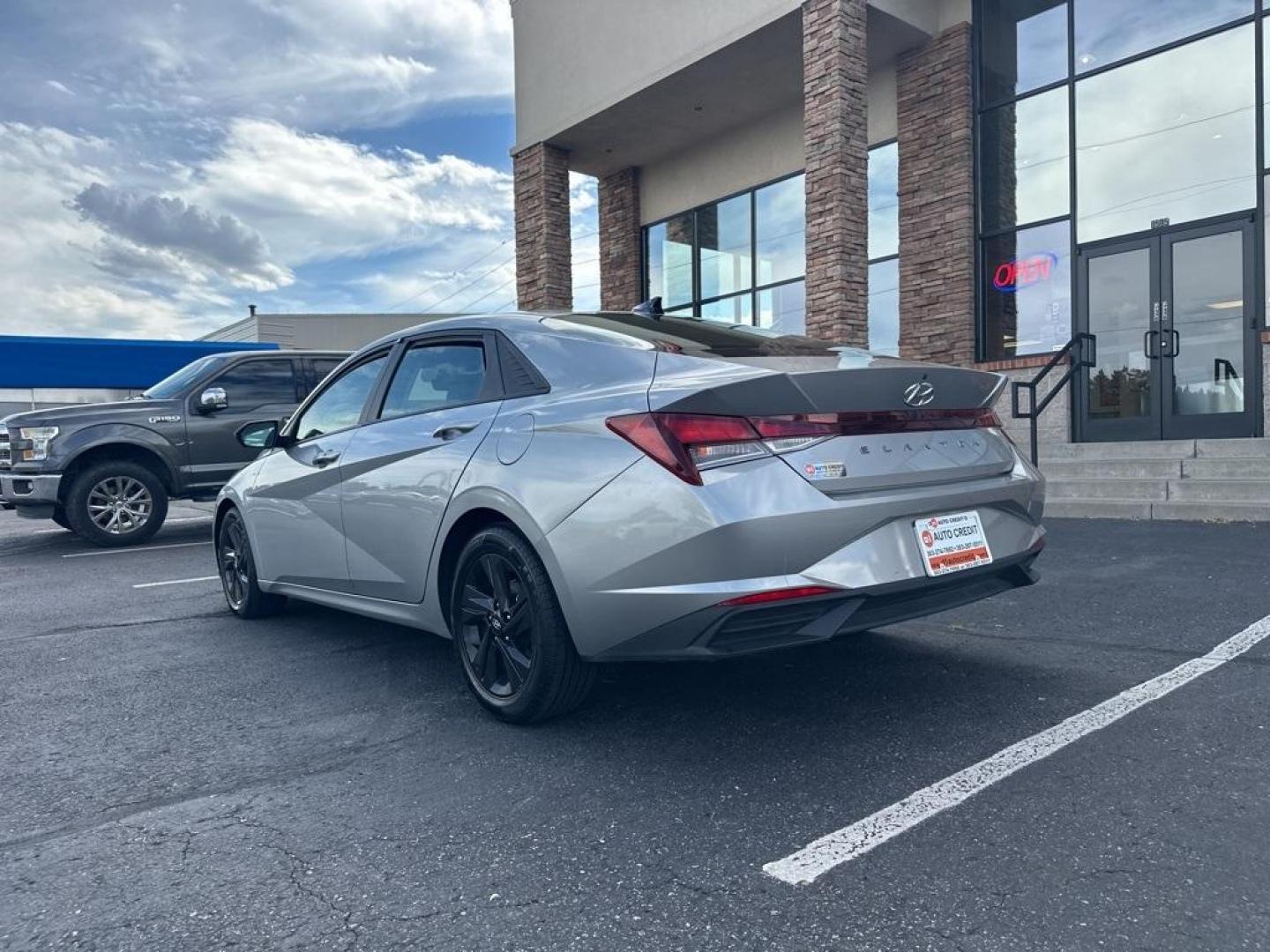 2021 Shimmering Silver Pearl /Black Hyundai Elantra SEL (5NPLM4AG9MH) with an 2.0L 4-Cylinder DOHC 16V engine, CVT transmission, located at 8595 Washington St., Thornton, CO, 80229, (303) 287-5511, 39.852348, -104.978447 - 2021 Hyundai Elantra One Owner, SEL loaded with, blind spot detection, Apple/Android Carplay, Lane departure warning, push button start and excellent fuel economy. <br><br>All Cars Have Clean Titles And Are Serviced Before Sale., CarfaxOne Owner, No Accidents, Apple/Android Car Play, Backup Camera, - Photo#7