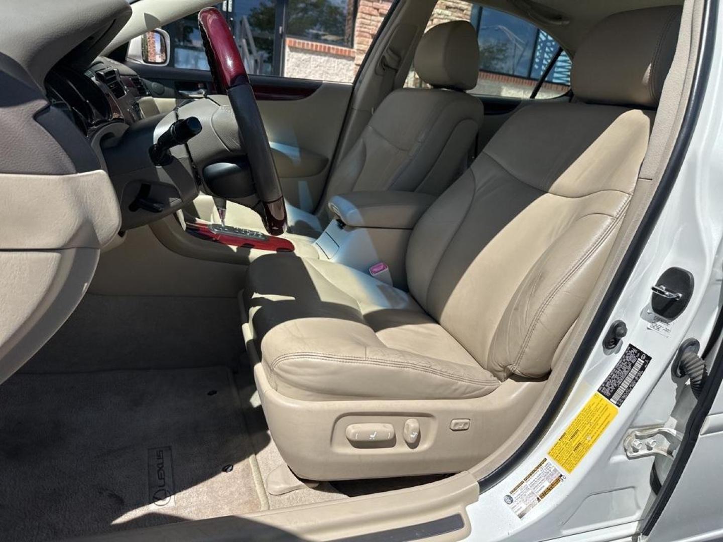 2004 White Lexus ES 330 (JTHBA30G245) with an 3.3L V6 SMPI DOHC engine, Automatic transmission, located at 8595 Washington St., Thornton, CO, 80229, (303) 287-5511, 39.852348, -104.978447 - 2004 Lexus ES<br><br>D1 Auto NEVER charges dealer fees! All cars have clean titles and have been inspected for mechanical issues. We have financing for everyone. Good credit, bad credit, first time buyers.<br>CARFAX One-Owner.<br>Please call Lakewood Location 303-274-7692 or Thornton 303-287-5511 to - Photo#13