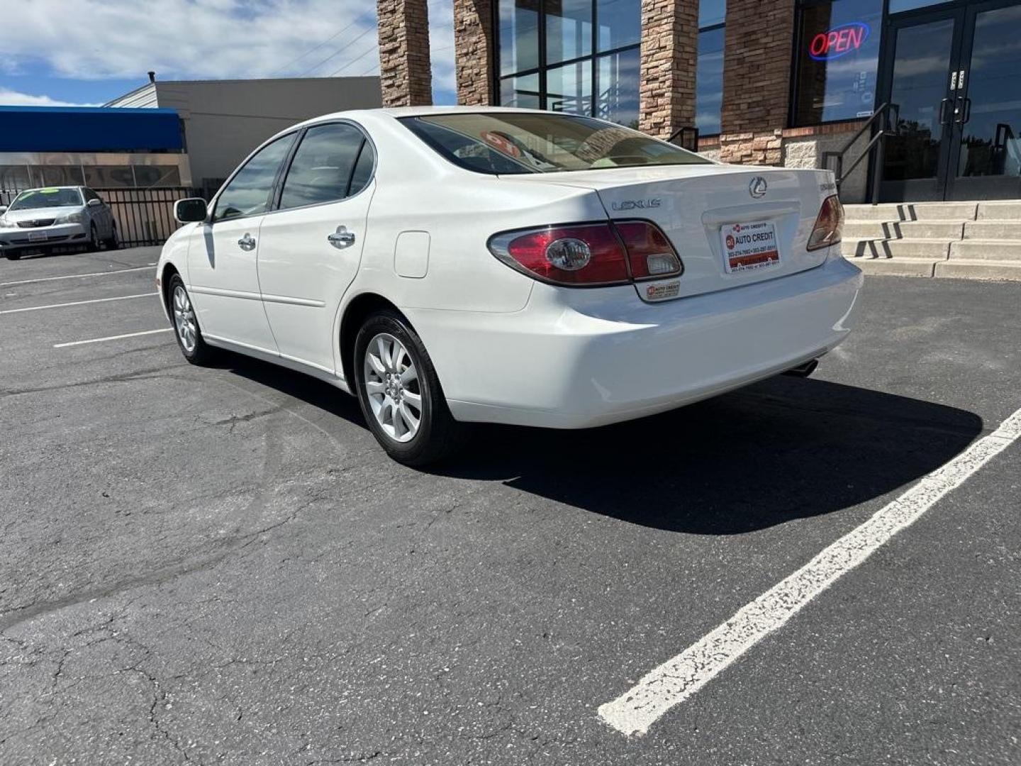 2004 White Lexus ES 330 (JTHBA30G245) with an 3.3L V6 SMPI DOHC engine, Automatic transmission, located at 8595 Washington St., Thornton, CO, 80229, (303) 287-5511, 39.852348, -104.978447 - 2004 Lexus ES<br><br>D1 Auto NEVER charges dealer fees! All cars have clean titles and have been inspected for mechanical issues. We have financing for everyone. Good credit, bad credit, first time buyers.<br>CARFAX One-Owner.<br>Please call Lakewood Location 303-274-7692 or Thornton 303-287-5511 to - Photo#5