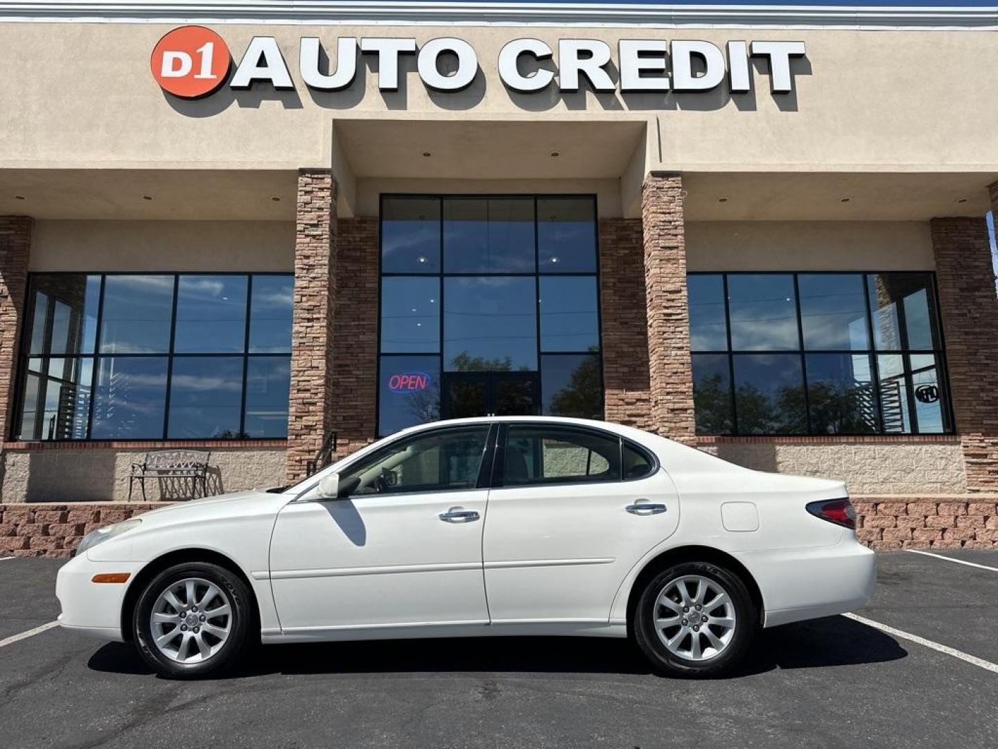 2004 White Lexus ES 330 (JTHBA30G245) with an 3.3L V6 SMPI DOHC engine, Automatic transmission, located at 8595 Washington St., Thornton, CO, 80229, (303) 287-5511, 39.852348, -104.978447 - 2004 Lexus ES<br><br>D1 Auto NEVER charges dealer fees! All cars have clean titles and have been inspected for mechanical issues. We have financing for everyone. Good credit, bad credit, first time buyers.<br>CARFAX One-Owner.<br>Please call Lakewood Location 303-274-7692 or Thornton 303-287-5511 to - Photo#6