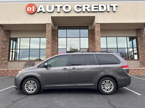 2013 Toyota Sienna XLE 8 Passenger