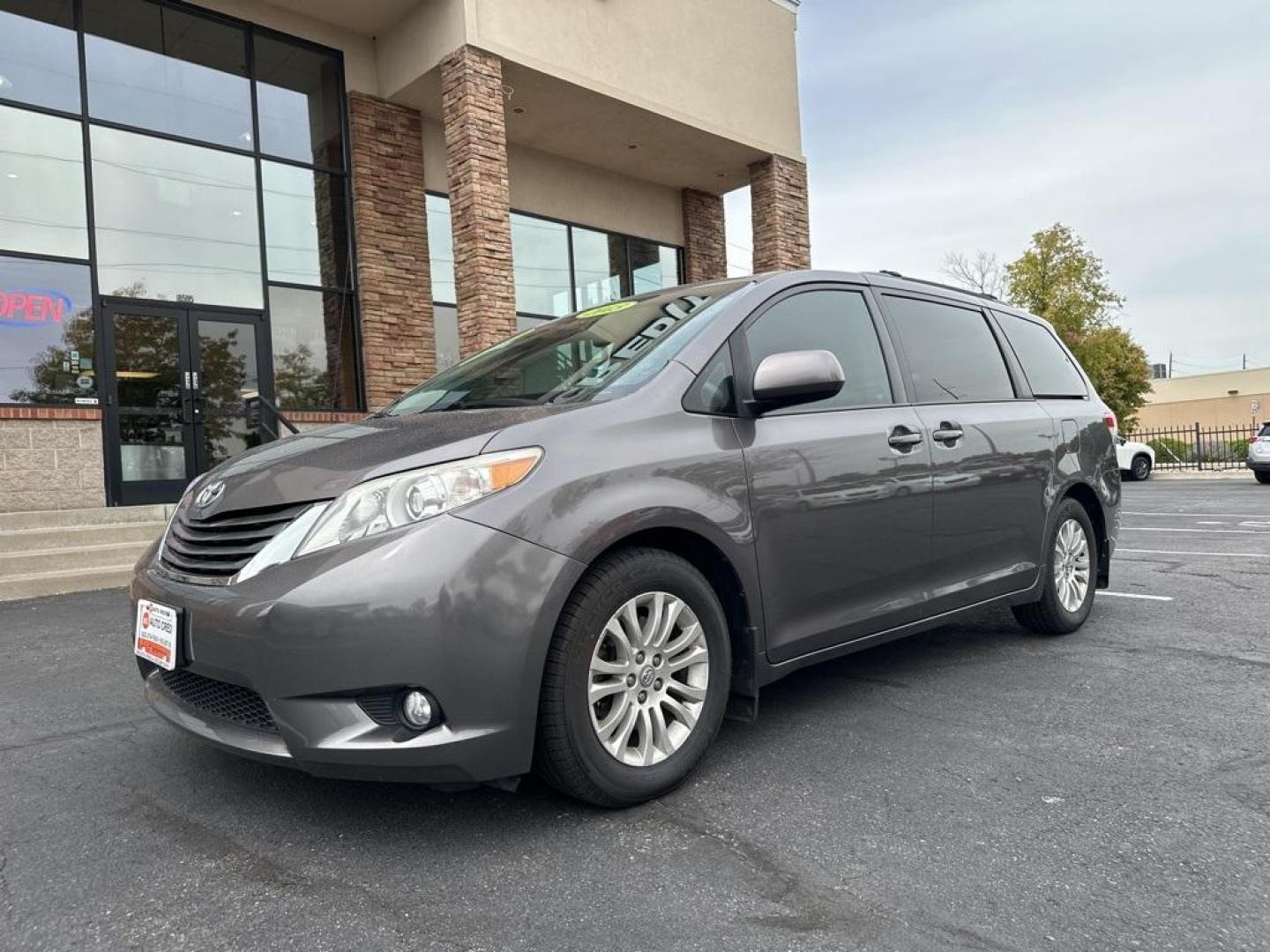 2013 Predawn Gray Mica /Light Gray Toyota Sienna XLE (5TDYK3DC9DS) with an 3.5L V6 SMPI DOHC engine, Automatic transmission, located at 8595 Washington St., Thornton, CO, 80229, (303) 287-5511, 39.852348, -104.978447 - 2013 Toyota Sienna<br><br>D1 Auto NEVER charges dealer fees! All cars have clean titles and have been inspected for mechanical issues. We have financing for everyone. Good credit, bad credit, first time buyers.<br><br>Please call Lakewood Location 303-274-7692 or Thornton 303-287-5511 to schedule a - Photo#1