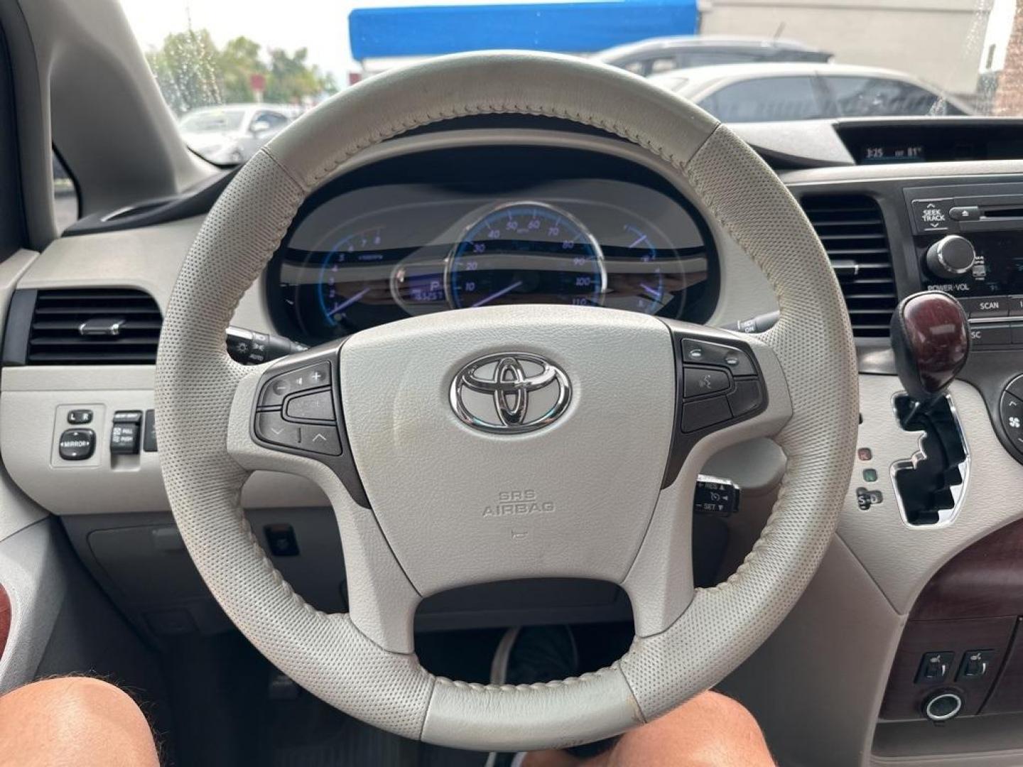 2013 Predawn Gray Mica /Light Gray Toyota Sienna XLE (5TDYK3DC9DS) with an 3.5L V6 SMPI DOHC engine, Automatic transmission, located at 8595 Washington St., Thornton, CO, 80229, (303) 287-5511, 39.852348, -104.978447 - 2013 Toyota Sienna<br><br>D1 Auto NEVER charges dealer fees! All cars have clean titles and have been inspected for mechanical issues. We have financing for everyone. Good credit, bad credit, first time buyers.<br><br>Please call Lakewood Location 303-274-7692 or Thornton 303-287-5511 to schedule a - Photo#21