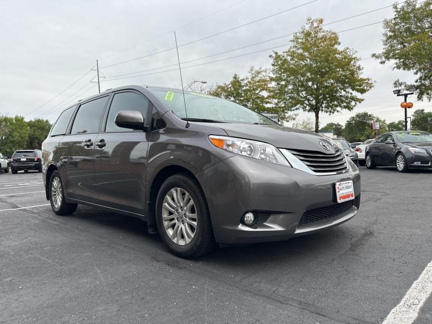 2013 Predawn Gray Mica /Light Gray Toyota Sienna XLE (5TDYK3DC9DS) with an 3.5L V6 SMPI DOHC engine, Automatic transmission, located at 8595 Washington St., Thornton, CO, 80229, (303) 287-5511, 39.852348, -104.978447 - 2013 Toyota Sienna<br><br>D1 Auto NEVER charges dealer fees! All cars have clean titles and have been inspected for mechanical issues. We have financing for everyone. Good credit, bad credit, first time buyers.<br><br>Please call Lakewood Location 303-274-7692 or Thornton 303-287-5511 to schedule a - Photo#3