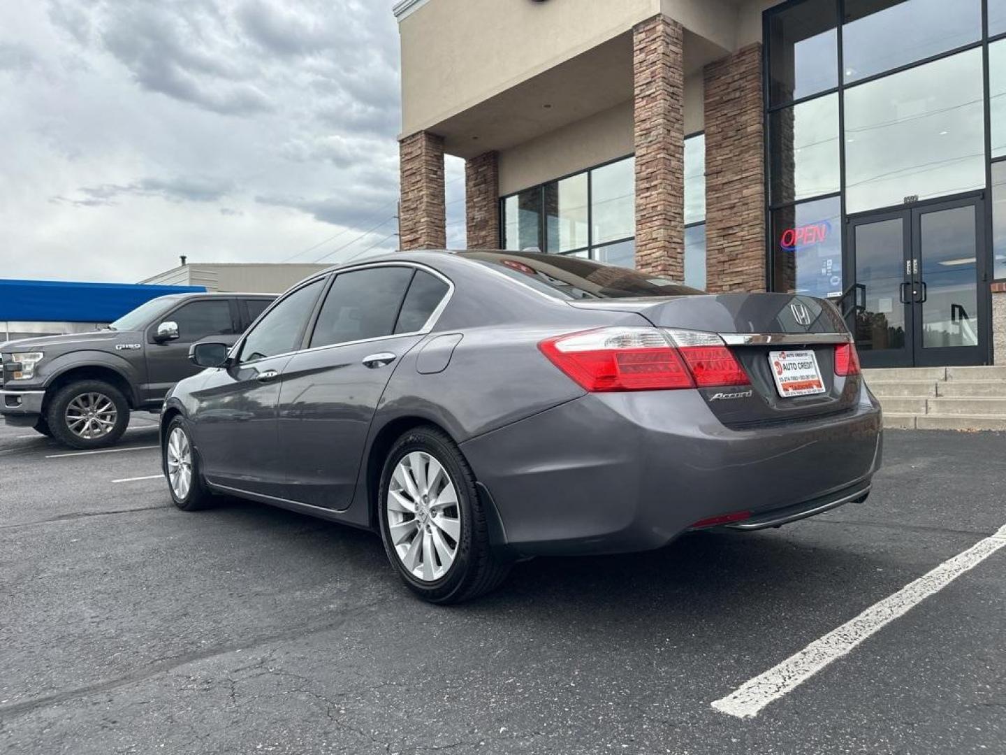 2015 Modern Steel Metallic /Gray Honda Accord EX-L (1HGCR2F80FA) with an 2.4L I4 DOHC i-VTEC 16V engine, CVT transmission, located at 8595 Washington St., Thornton, CO, 80229, (303) 287-5511, 39.852348, -104.978447 - 2015 Honda Accord in excellent condition inside and out. Clean title and really shows pride of ownership. Non smoker and loaded with, heaed leather seats, Bluetooth with Bluetooh audio to play your music, sun roof, 2 sets of floor mats, and fully serviced. <br>All Cars Have Clean Titles And Are Serv - Photo#7