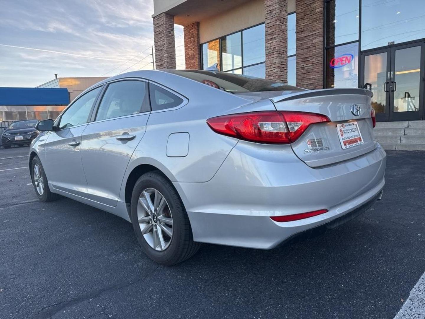 2017 Symphony Silver /Gray Hyundai Sonata Base (5NPE24AF6HH) with an 2.4L I4 DGI DOHC 16V ULEV II 185hp engine, Automatic transmission, located at 8595 Washington St., Thornton, CO, 80229, (303) 287-5511, 39.852348, -104.978447 - 2017 Hyundai Sonata <br><br>FWD All Cars Have Clean Titles And Are Serviced Before Sale., 2.4L I4 DGI DOHC 16V ULEV II 185hp, FWD, Gray Cloth.<br><br>D1 Auto NEVER charges dealer fees! All cars have clean titles and have been inspected for mechanical issues. We have financing for everyone. Good cred - Photo#6