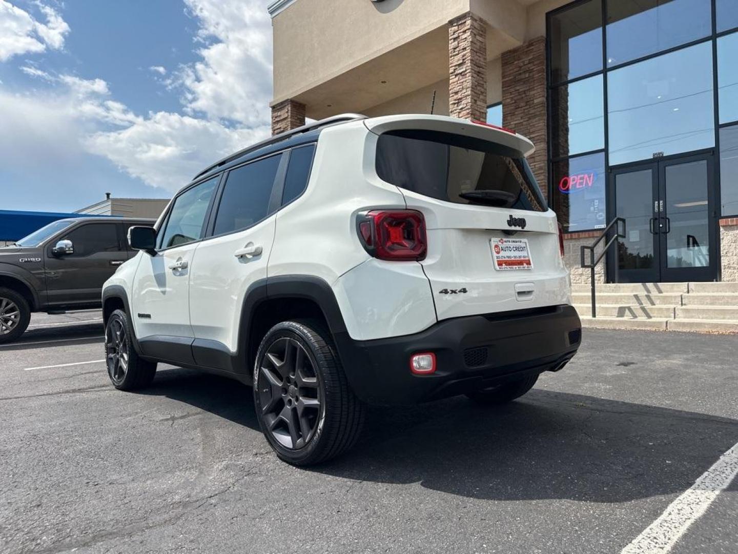 2020 Alpine White Clearcoat /Black Jeep Renegade Limited (ZACNJBB12LP) with an 1.3L I4 engine, Automatic transmission, located at 8595 Washington St., Thornton, CO, 80229, (303) 287-5511, 39.852348, -104.978447 - 2020 Jeep Renegade<br><br>D1 Auto NEVER charges dealer fees! All cars have clean titles and have been inspected for mechanical issues. We have financing for everyone. Good credit, bad credit, first time buyers.<br>CARFAX One-Owner.<br>Please call Lakewood Location 303-274-7692 or Thornton 303-287-55 - Photo#8