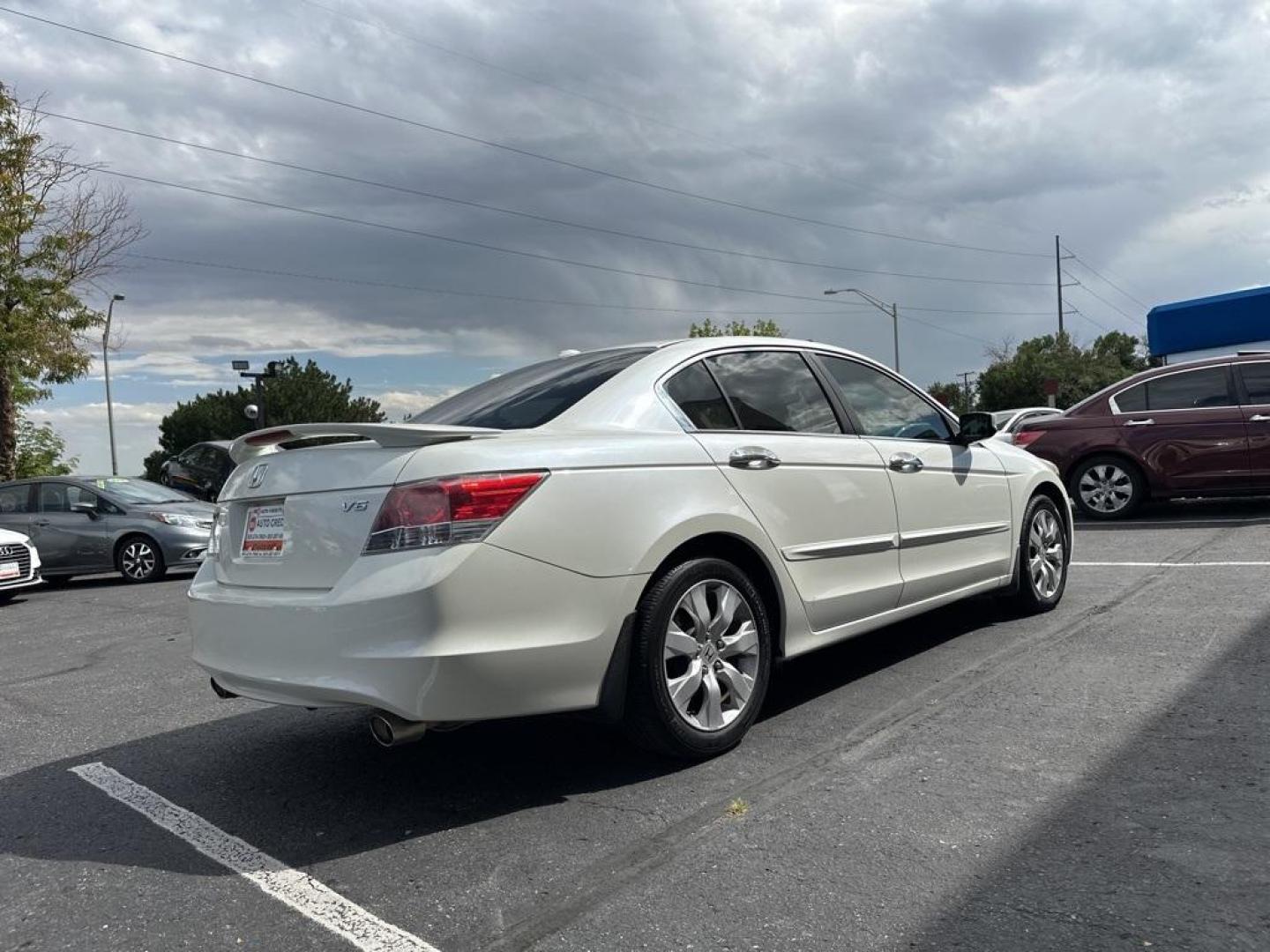 2008 White Honda Accord EX-L (1HGCP36828A) with an 3.5L V6 SOHC i-VTEC 24V engine, Automatic transmission, located at 8595 Washington St., Thornton, CO, 80229, (303) 287-5511, 39.852348, -104.978447 - 2008 Honda Accord<br><br>D1 Auto NEVER charges dealer fees! All cars have clean titles and have been inspected for mechanical issues. We have financing for everyone. Good credit, bad credit, first time buyers.<br>Odometer is 37661 miles below market average!<br>Please call Lakewood Location 303-274- - Photo#5