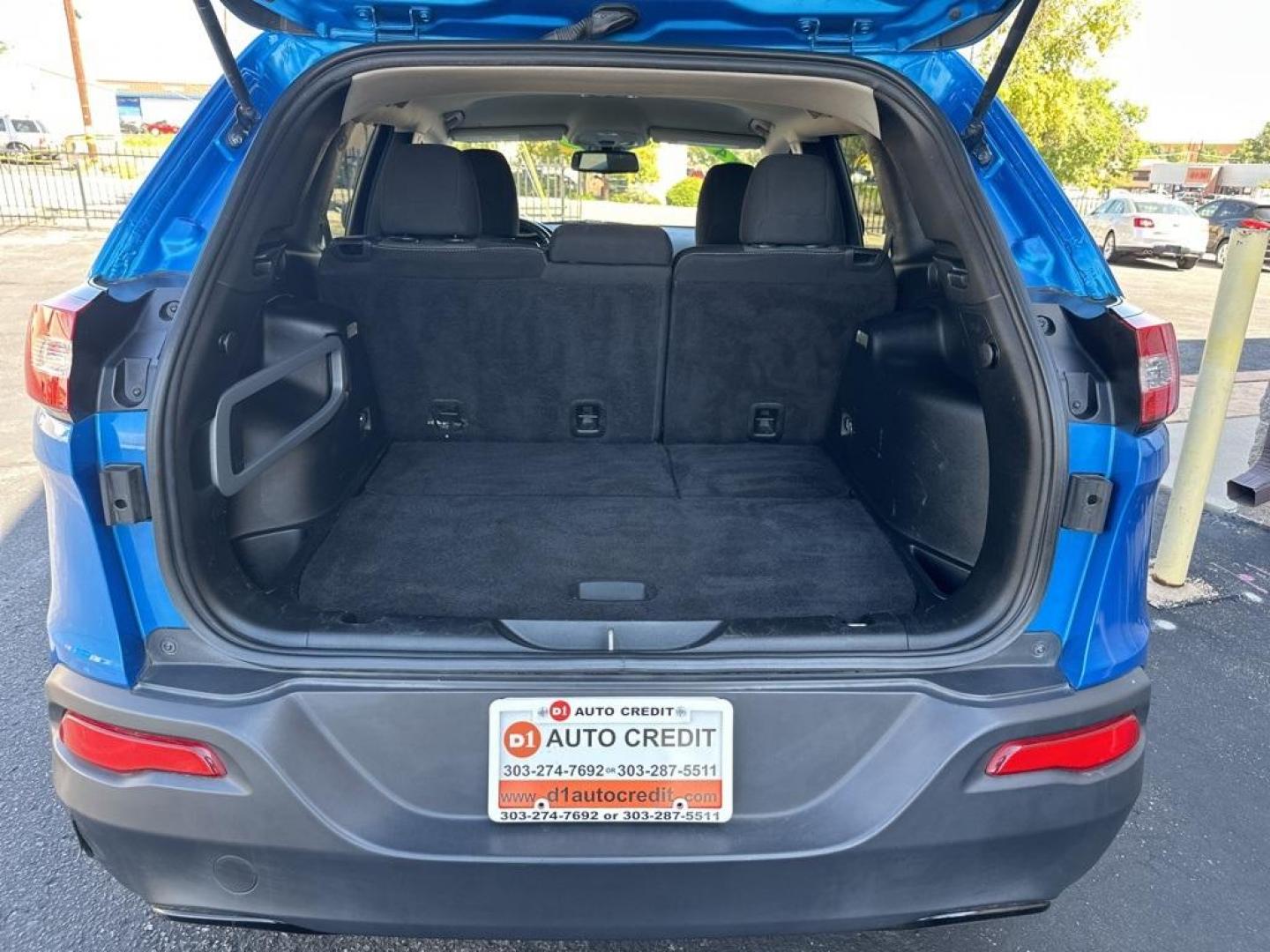 2018 Hydro Blue Pearlcoat /Black Jeep Cherokee Latitude (1C4PJMCB9JD) with an 2.4L I4 engine, Automatic transmission, located at 8595 Washington St., Thornton, CO, 80229, (303) 287-5511, 39.852348, -104.978447 - 2018 Jeep Cherokee 4x4 in great condition. Fully serviced and ready for Colorado winter.<br><br>All Cars Have Clean Titles And Are Serviced Before Sale., New Tires, Backup Camera, No Pet Odor Or Hair, Cherokee Latitude, 4WD.<br><br>D1 Auto NEVER charges dealer fees! All cars have clean titles and ha - Photo#17