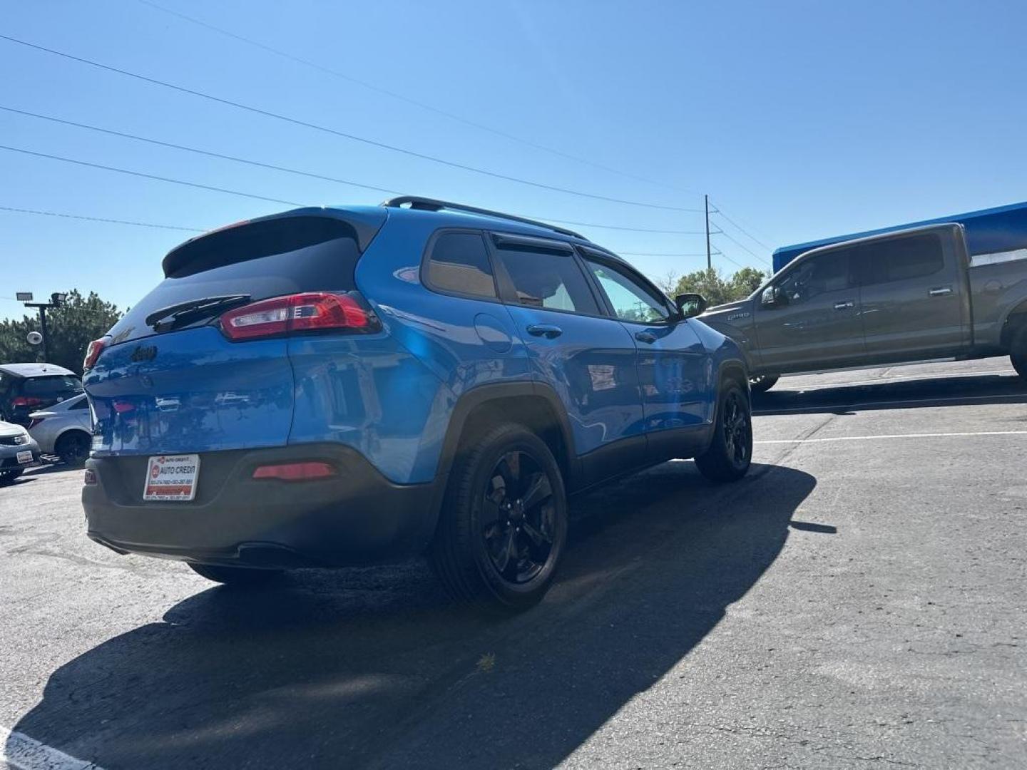 2018 Hydro Blue Pearlcoat /Black Jeep Cherokee Latitude (1C4PJMCB9JD) with an I4 engine, Automatic transmission, located at 8595 Washington St., Thornton, CO, 80229, (303) 287-5511, 39.852348, -104.978447 - 2018 Jeep Cherokee 4x4 in great condition. Fully serviced and ready for Colorado winter.<br><br>All Cars Have Clean Titles And Are Serviced Before Sale., New Tires, Backup Camera, No Pet Odor Or Hair, Cherokee Latitude, 4WD.<br><br>D1 Auto NEVER charges dealer fees! All cars have clean titles and ha - Photo#5